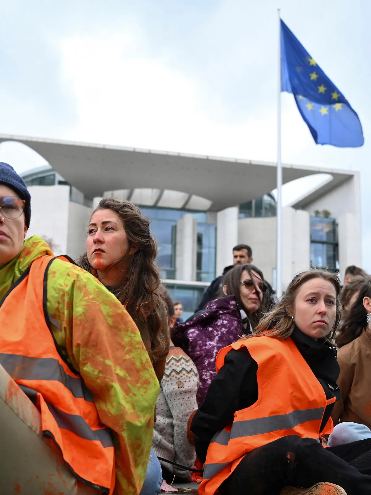 Activists of the 'Letzte Generation' (Last Generation) sit with locked arms to protest in front of the Chancellery in Berlin, Germany October 31, 2023. REUTERS/Annegret Hilse