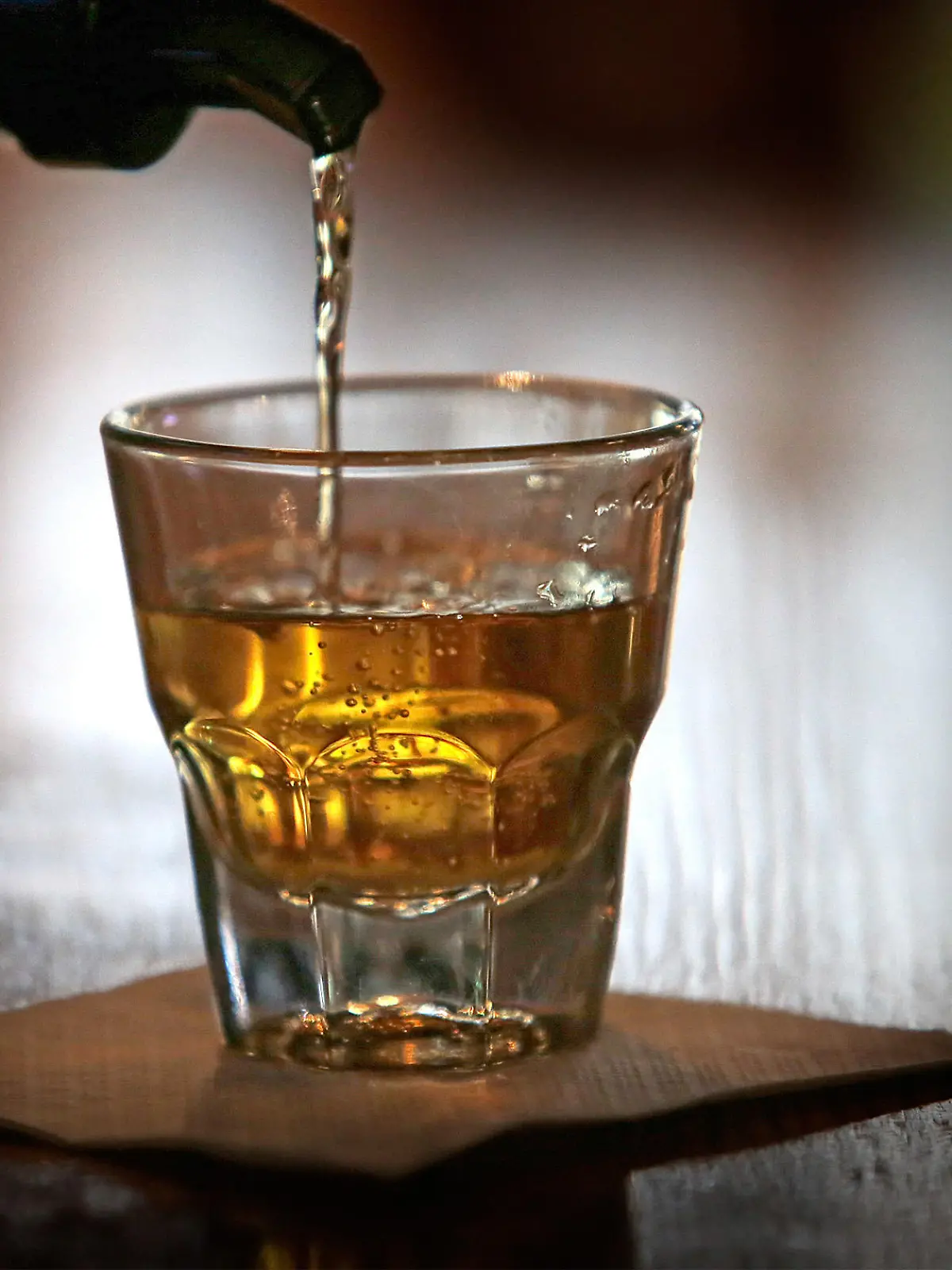 Image #: 35419486    Tullamore Irish Whiskey is popular Tracy's original Irish Channel Bar at the corner of Magazine and Third streets in New Orleans Wednesday, March 4, 2015. (Photo by David Grunfeld, NOLA.com |The Times-Picayune)     TIMES-PICAYUNE /LANDOV Keine Weitergabe an Drittverwerter.
