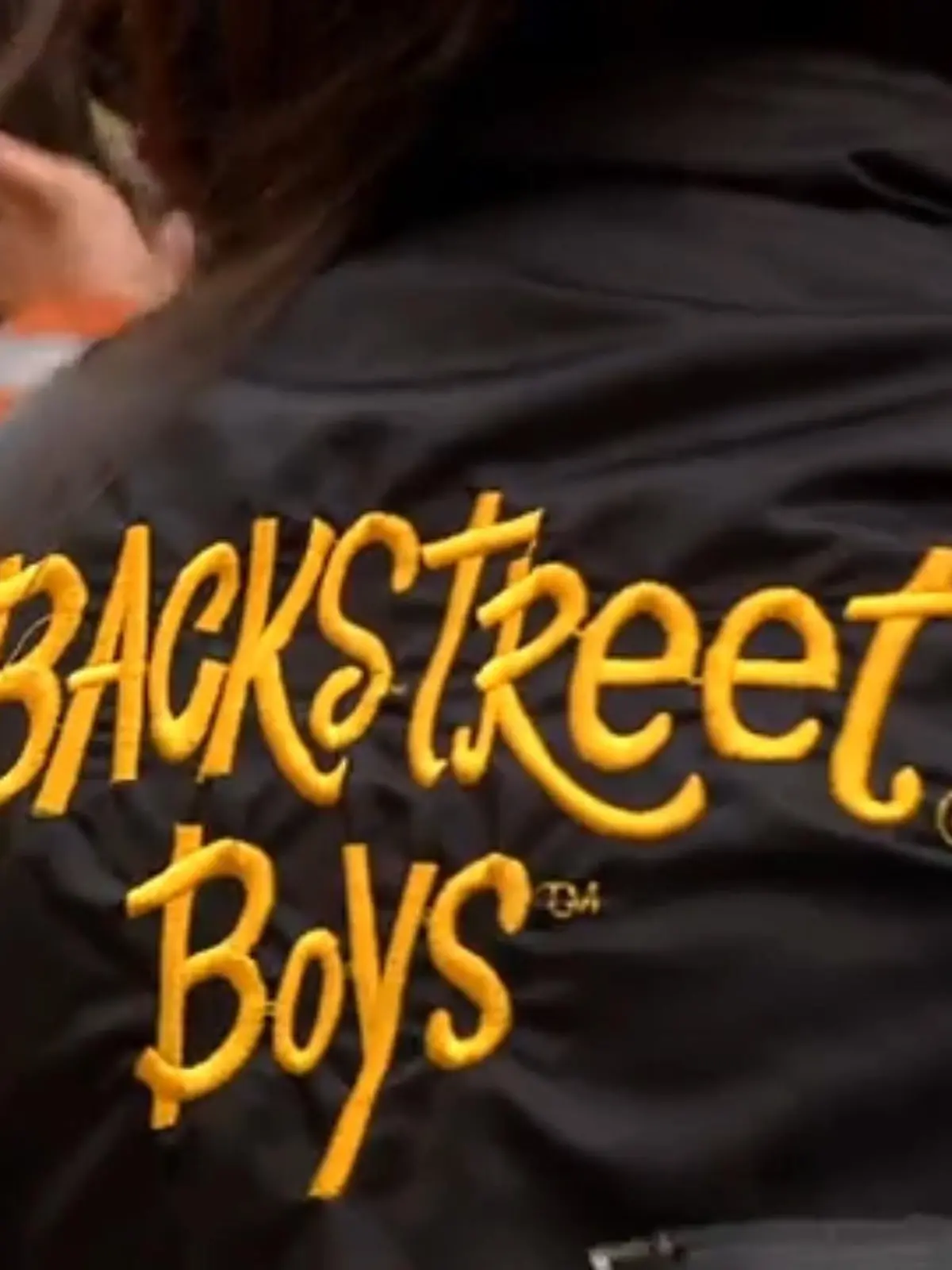 Die wahrscheinlich bekannteste Boygroup aus den 90ern gibt heute Abend in der Dortmunder Westfalenhalle ein Konzert. Vorher gibt es für Fans die Möglichkeit die Backstreet Boys mal persönlich zu treffen. Dafür müssen sie aber ziemlich tief in die Tasche greifen: Ein dreistündiges „Meet & Greet“ mit einem der drei „Boys“ Howie, Nick oder AJ kostet knapp 230 Euro. Dafür gibt es ein kleines Privatkonzert, ein alkoholfreies Getränk und ein gemeinsames Essen.