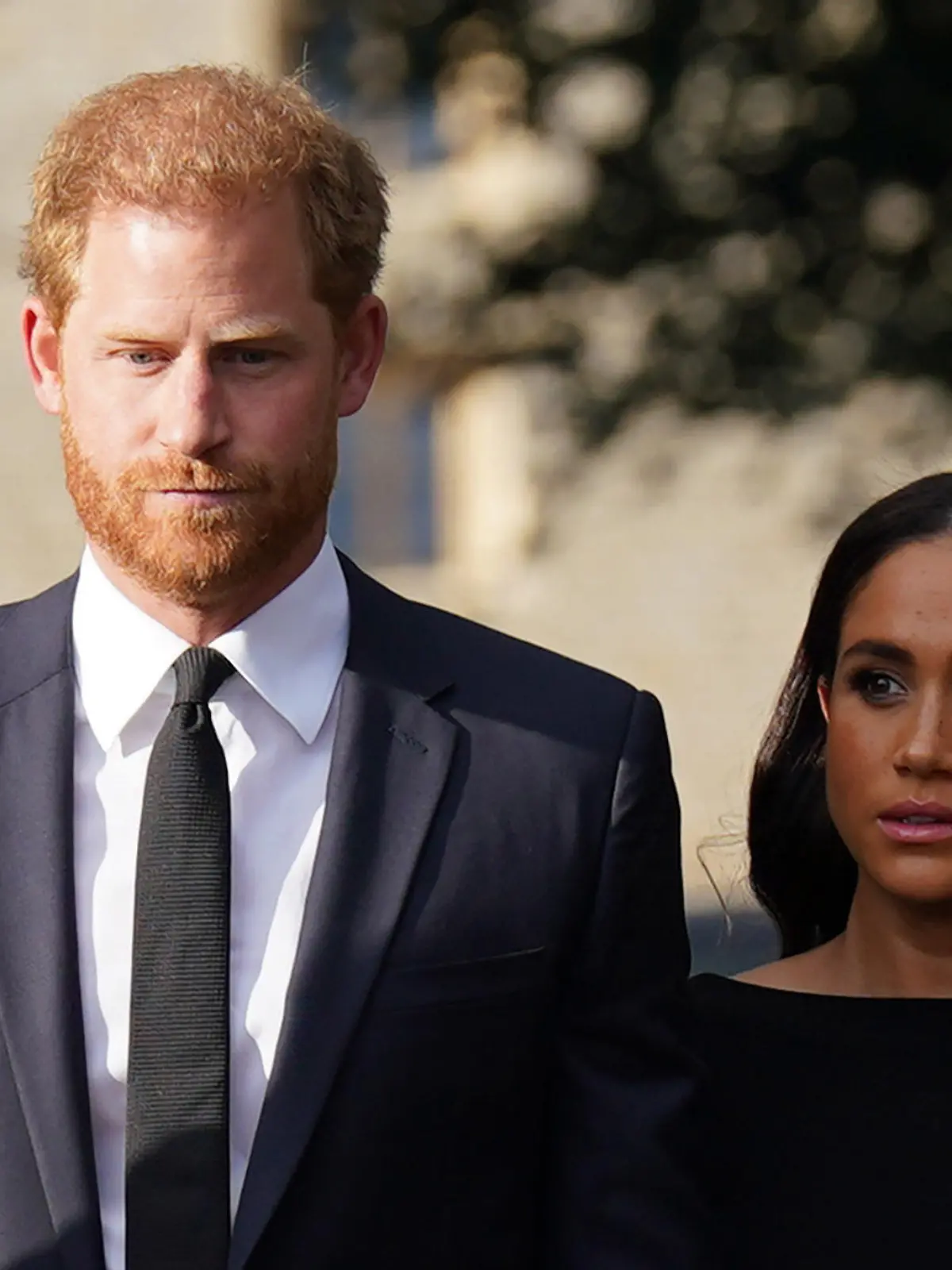 ARCHIV - 10.09.2022, Großbritannien, Windsor: Prinz Harry, Herzog von Sussex, und seine Frau Meghan, Herzogin von Sussex, treffen nach dem Tod der britischen Königin auf Schloss Windsor ein. (zu dpa "Spotify beendet Zusammenarbeit mit Harry und Meghan vorzeitig") Foto: Kirsty O'connor/PA Wire/dpa +++ dpa-Bildfunk +++