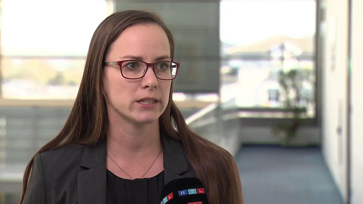 Ricarda Müller-Grimm erklärt die aktuelle Situation der Unterbringungsmöglichkeiten für Geflüchtete.