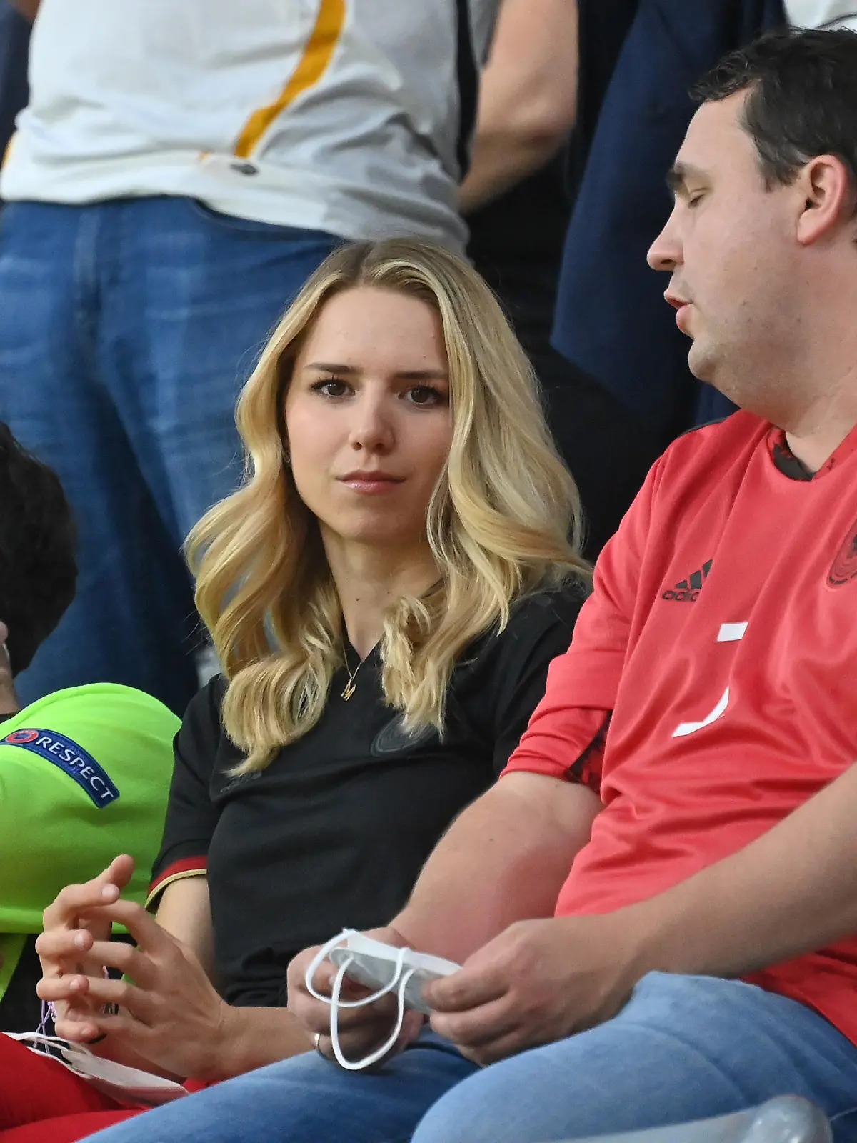 Anika BISSEL (Freundin von Torwart Manuel NEUER) auf der Tribuene,re:Marcel NEUER (Bruder), Gruppenphase, Vorrunde Gruppe F, Spiel M36, Deutschland (GER) - Ungarn (HUN) 2-2, am 23.06.2021 in Muenchen/ Deutschland, Fussball Arena (Alliianz Arena). Fussball EM 2020 vom 11.06.2021-11.07.2021.