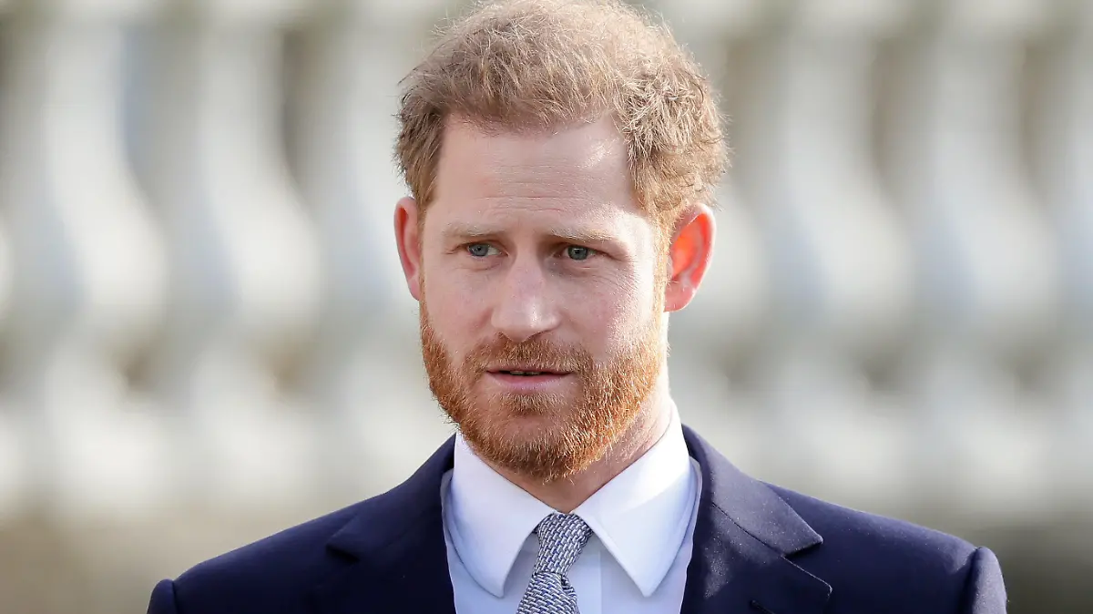 ARCHIV - 16.01.2020, Großbritannien, London: Prinz Harry, Herzog von Sussex und Schirmherr der Rugby Football League, steht während der Auslosung der Rugby League Weltmeisterschaft 2021 in den Gärten des Buckingham Palace. Prinz Harry will seine Großmutter, die Queen, zeitnah in Großbritannien besuchen Foto: Kirsty Wigglesworth/AP/dpa +++ dpa-Bildfunk +++