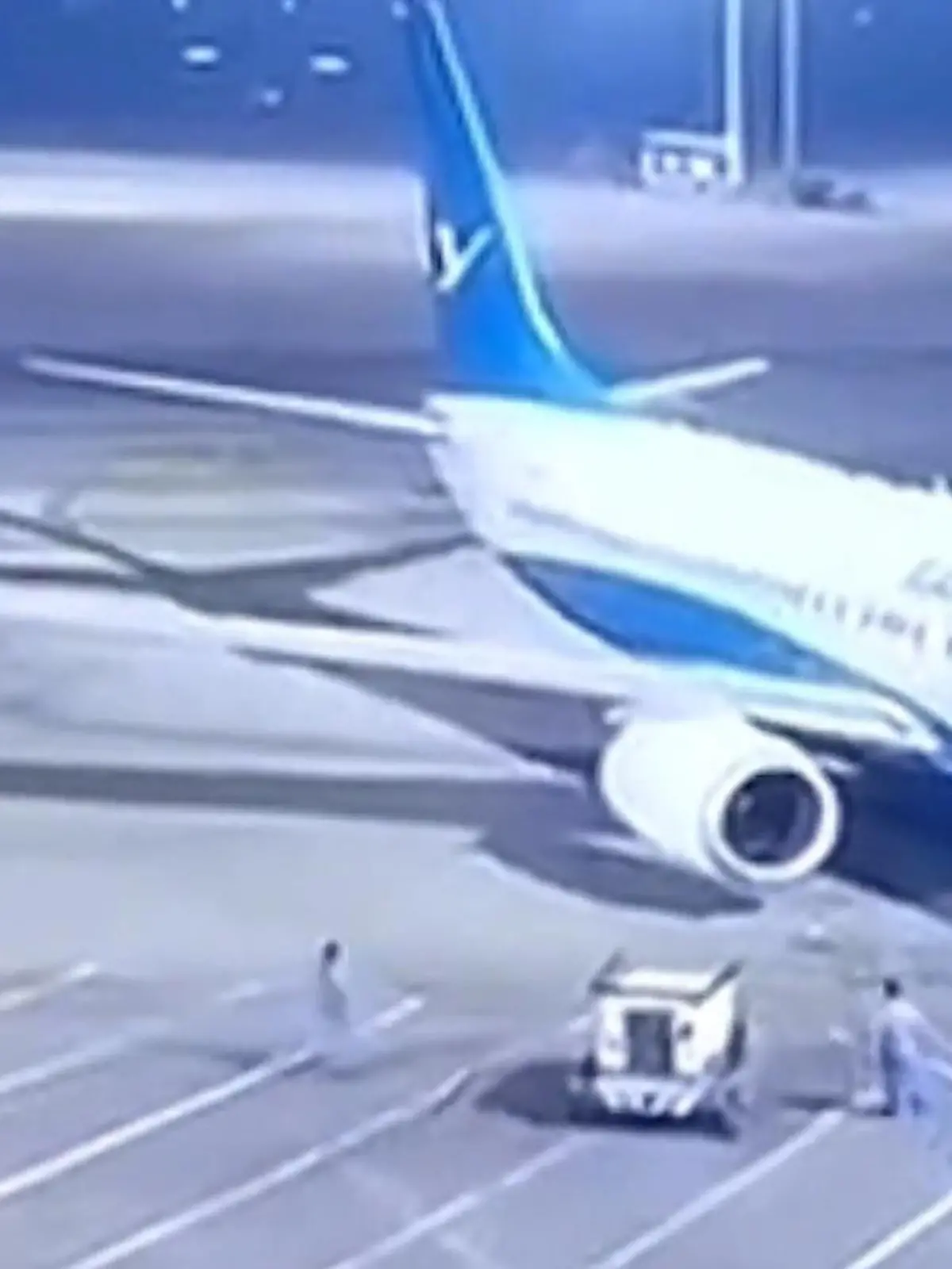 In China hat sich ein Bodenfahrzeug verselbstständigt und düst in Richtung Turbine. Die Crew versucht den Crash aufzuhalten. Ob sie schnell genug waren? Die Antwort gibts im Video.