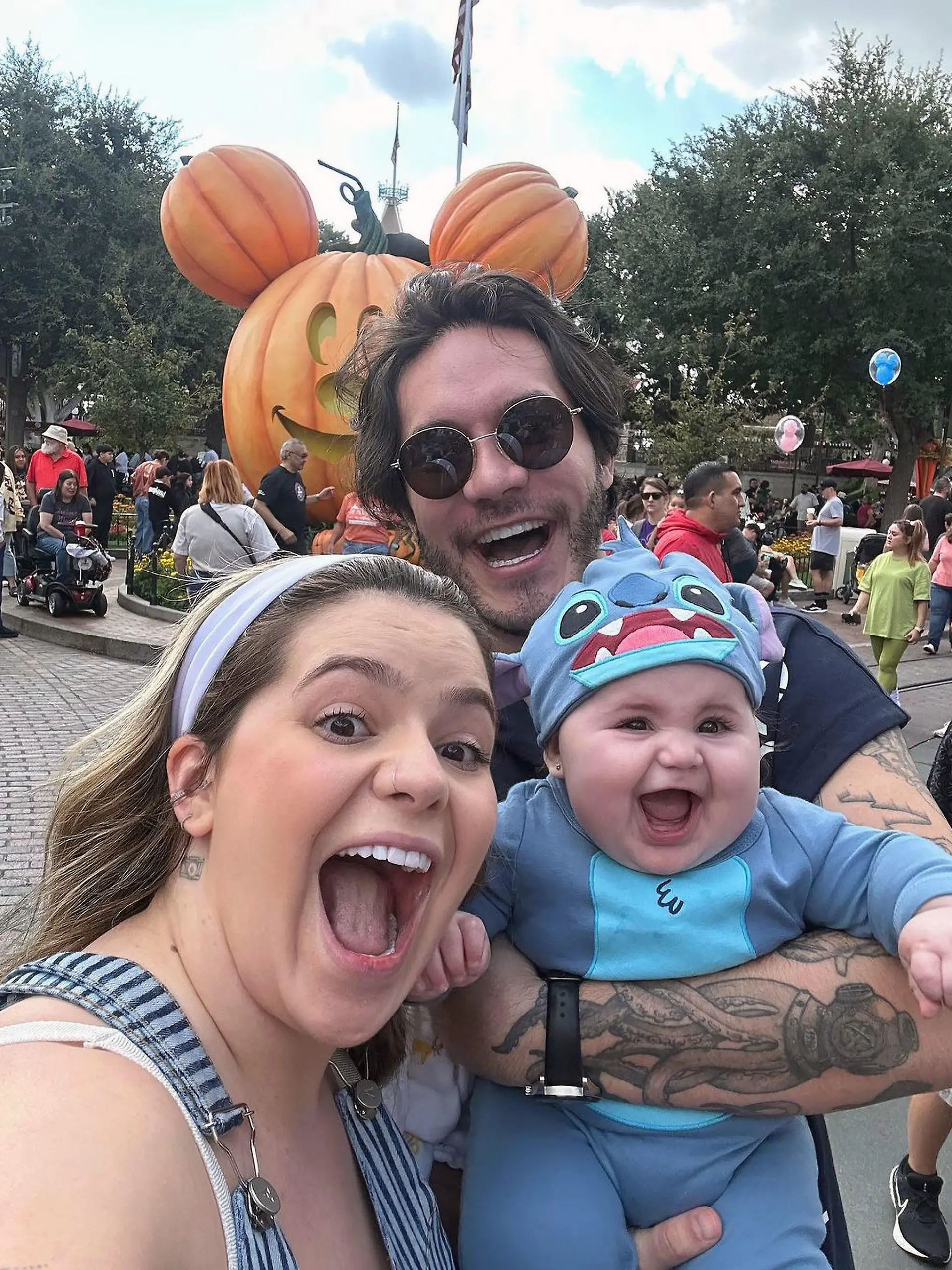 Photo shows Lua Di Felice with her mother influencer Viih Tube and her father Eliezer, undated. The family is in Disney in Los Angeles. (@viihtube/Newsflash)