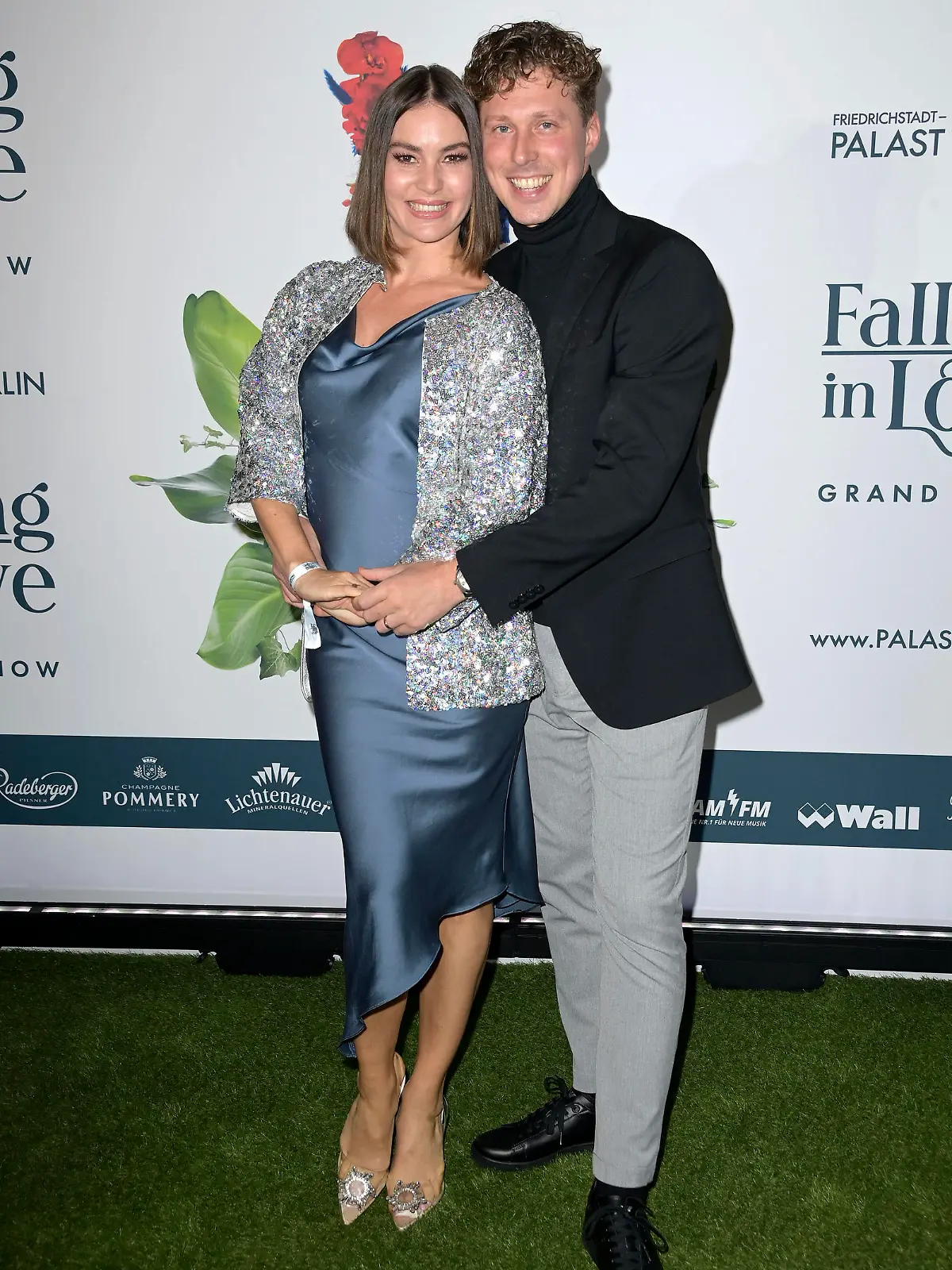 Renata Lusin und Valentin Lusin bei der Weltpremiere der Falling In Love Grand Show 2023 im Friedrichstadt-Palast. Berlin, 11.10.2023 *** Renata Lusin and Valentin Lusin at the world premiere of Falling In Love Grand Show 2023 at Friedrichstadt Palast Berlin, 11 10 2023 Foto:xF.xKernx/xFuturexImagex falling_3237