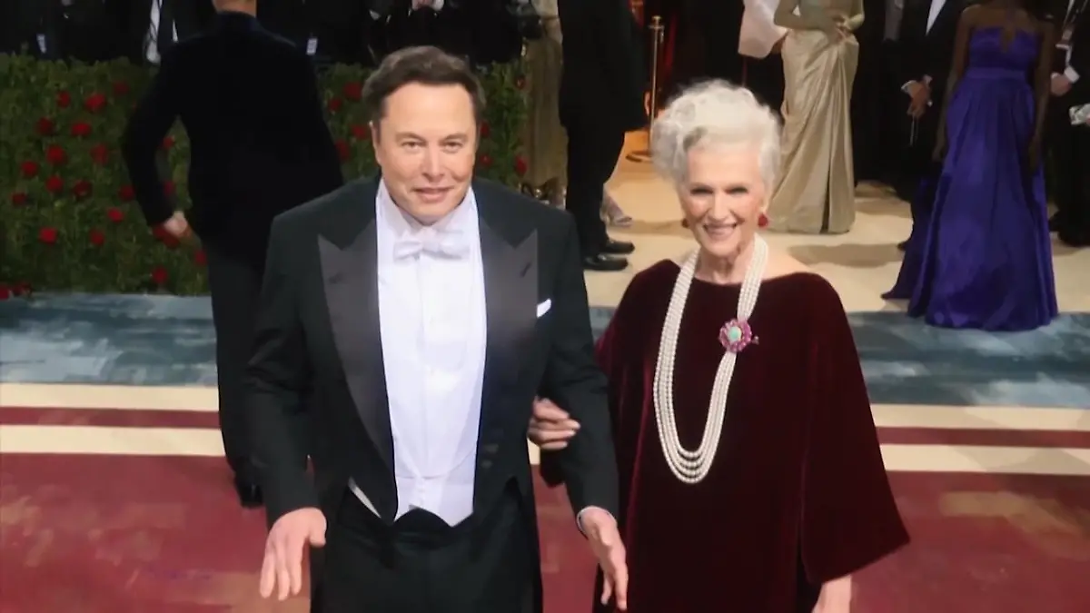 Elon Musk kauft Twitter und erntet dafür viel Kritik SIE ist die Frau hinter Elon Musk