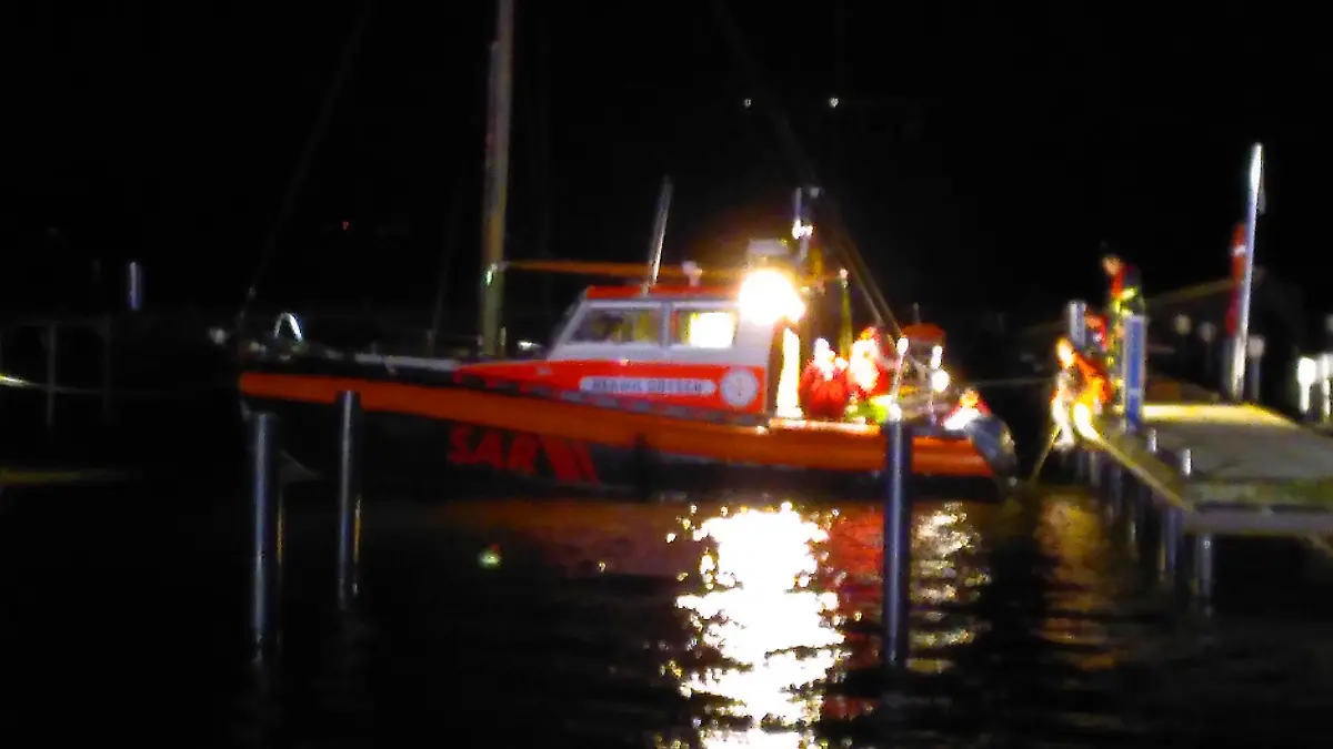 Seenotretttungsboot HERWIL GOETSCH der Deutschen Gesellschaft zur Rettung Schiffbruechiger (DGzRS) am 1. November 2023 im Einsatz im Schleswiger Stadthafen