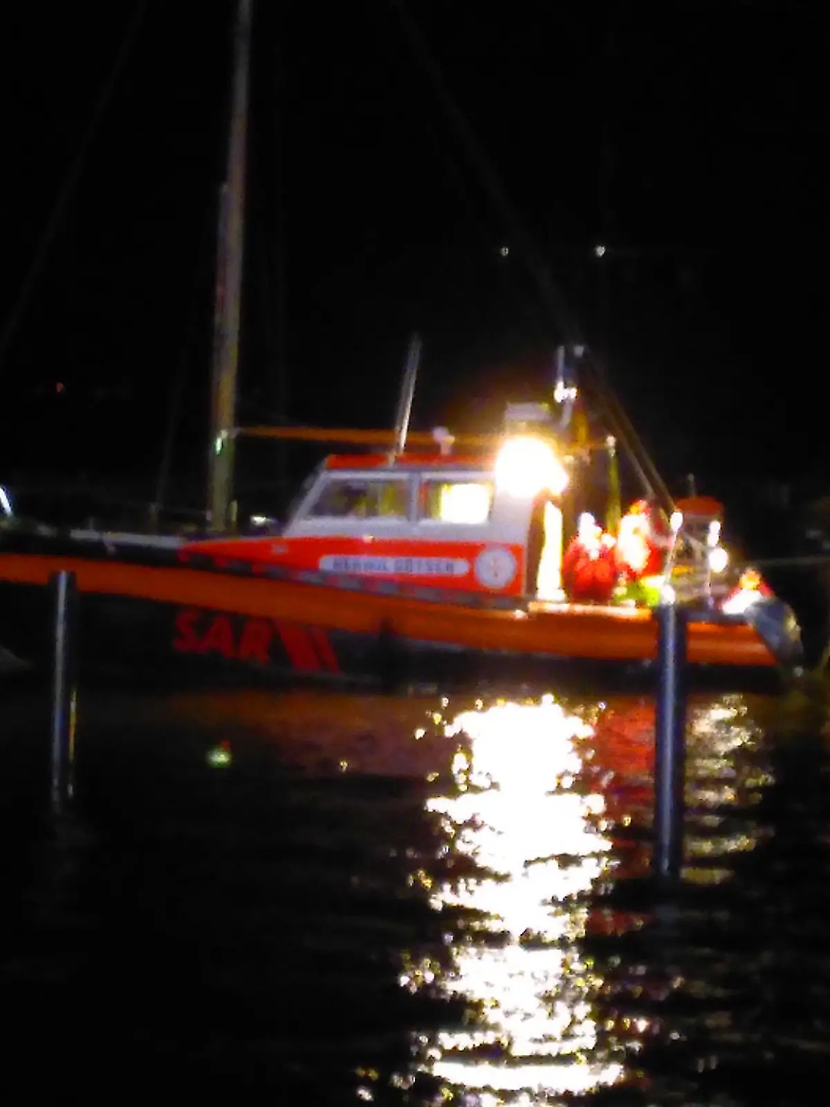 Seenotretttungsboot HERWIL GOETSCH der Deutschen Gesellschaft zur Rettung Schiffbruechiger (DGzRS) am 1. November 2023 im Einsatz im Schleswiger Stadthafen