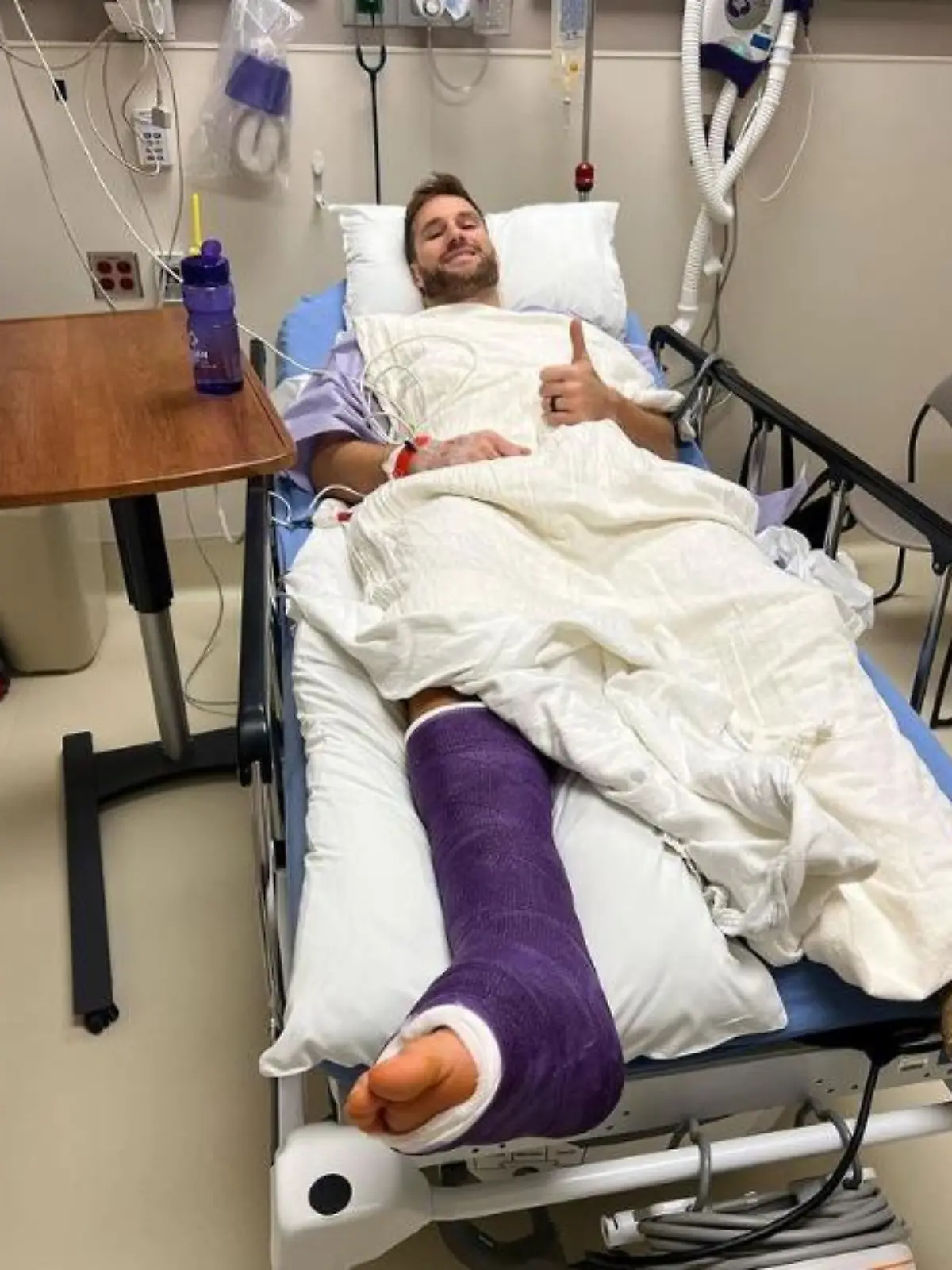 Tapfer liegt NFL-Mann Kirk Cousins auf dem Krankenbett