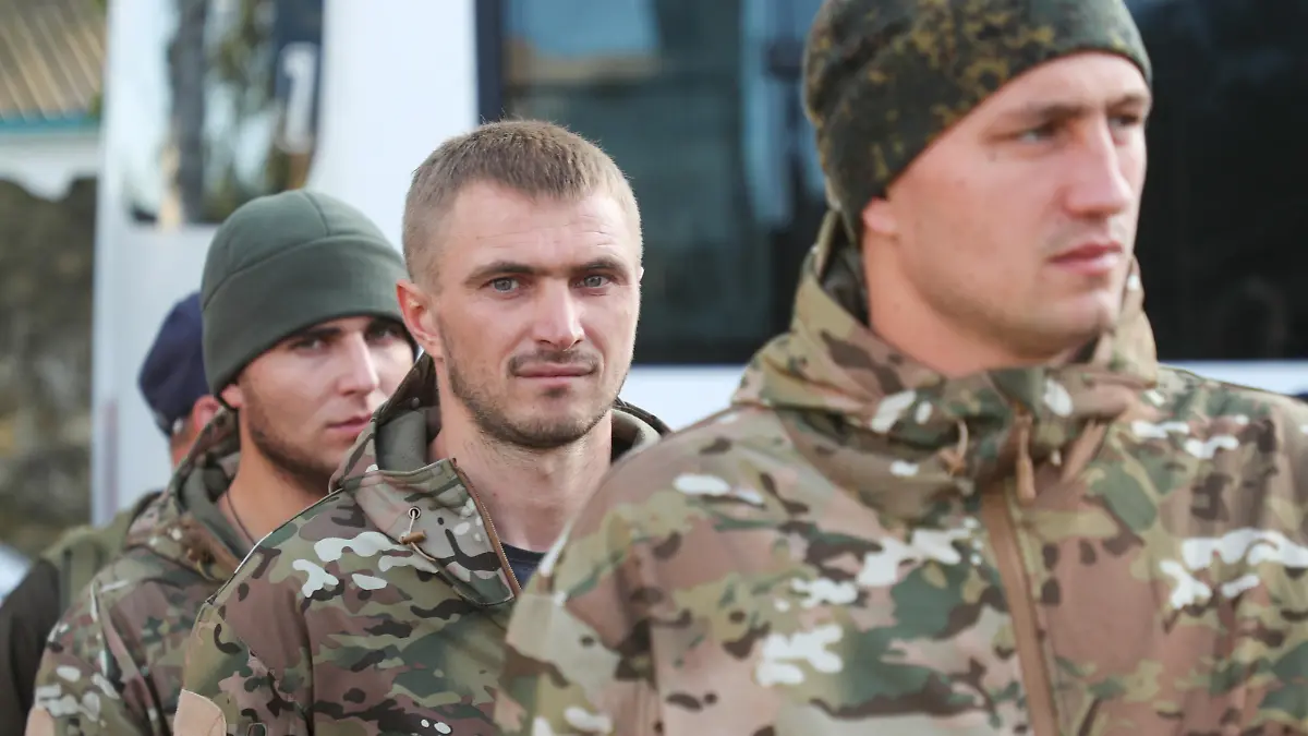 MIKHAILOVSK, STAVROPOL TERRITORY, RUSSIA  SEPTEMBER 30, 2022: Mobilised men are seen before being sent for combat training with the 247th Guards Air Assault Regiment. On September 21, Russia's President Vladimir Putin signed a decree on a partial military mobilisation in Russia. Dmitry Akhmadullin/TASS / action press