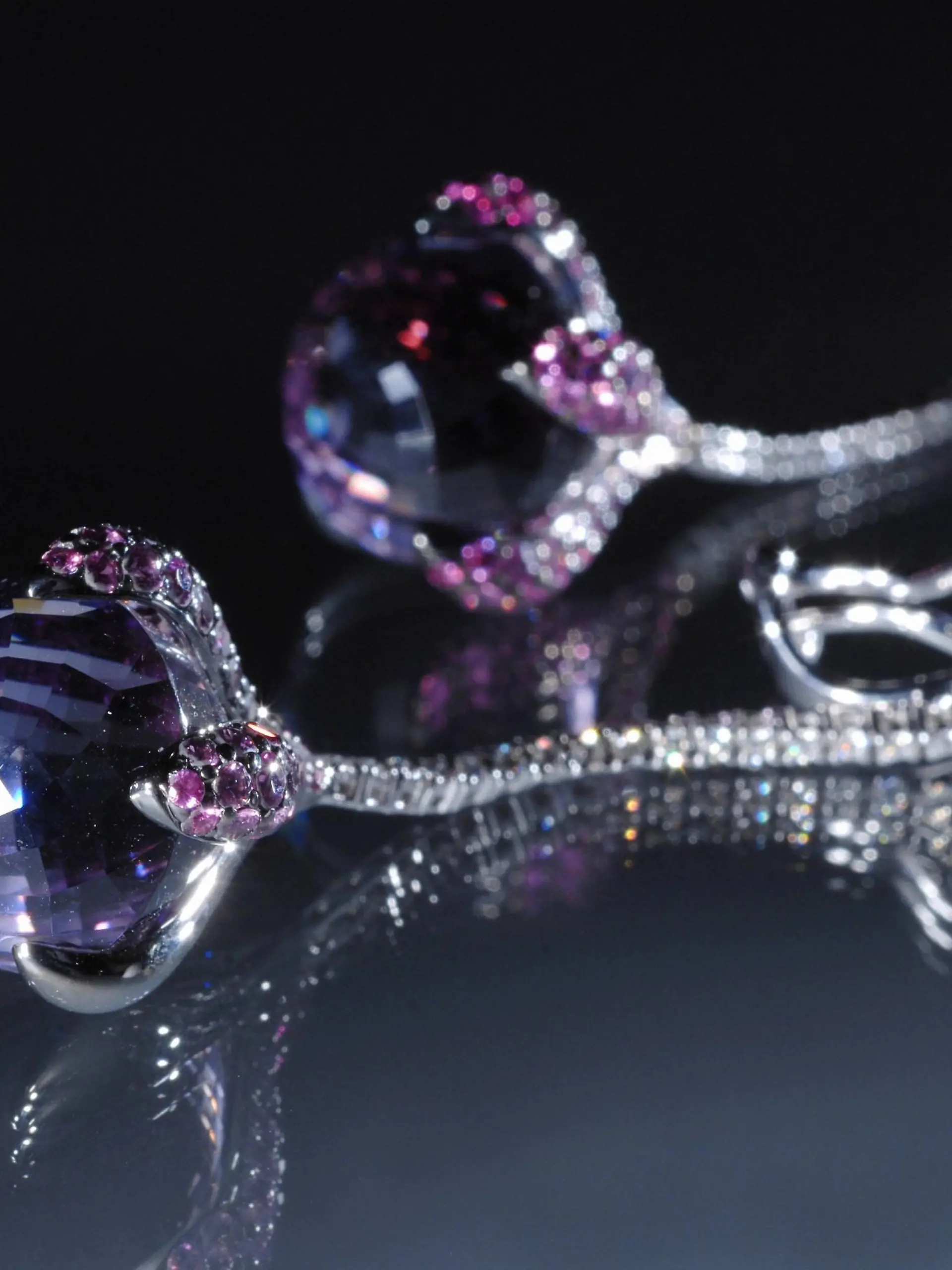 Bucherer, jewellery, amethysts, sapphire, precious stones, ear jewellery, jewellery, reflection, white gold, ear clip,
