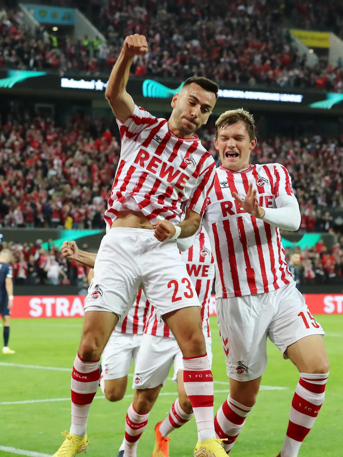 Fußball, ECL, 1. FC Köln - 1. FC Slovacko 1.FC Köln vs. 1. FC Slovacko, UEFA Europa Conference League, 15.09.2022, 21.00 Uhr, Jubel nach dem Tor zum 1:0 durch sargis Adamyan 1.FC Köln, rechts: Luca Kilian, Bild: *** Sport 1 FC Köln vs 1 FC Slovacko, UEFA Europa Conference League, 15 09 2022, 21 00, cheering after the goal to 1 0 by sargis Adamyan 1 FC Köln , right Luca Kilian, pic.
