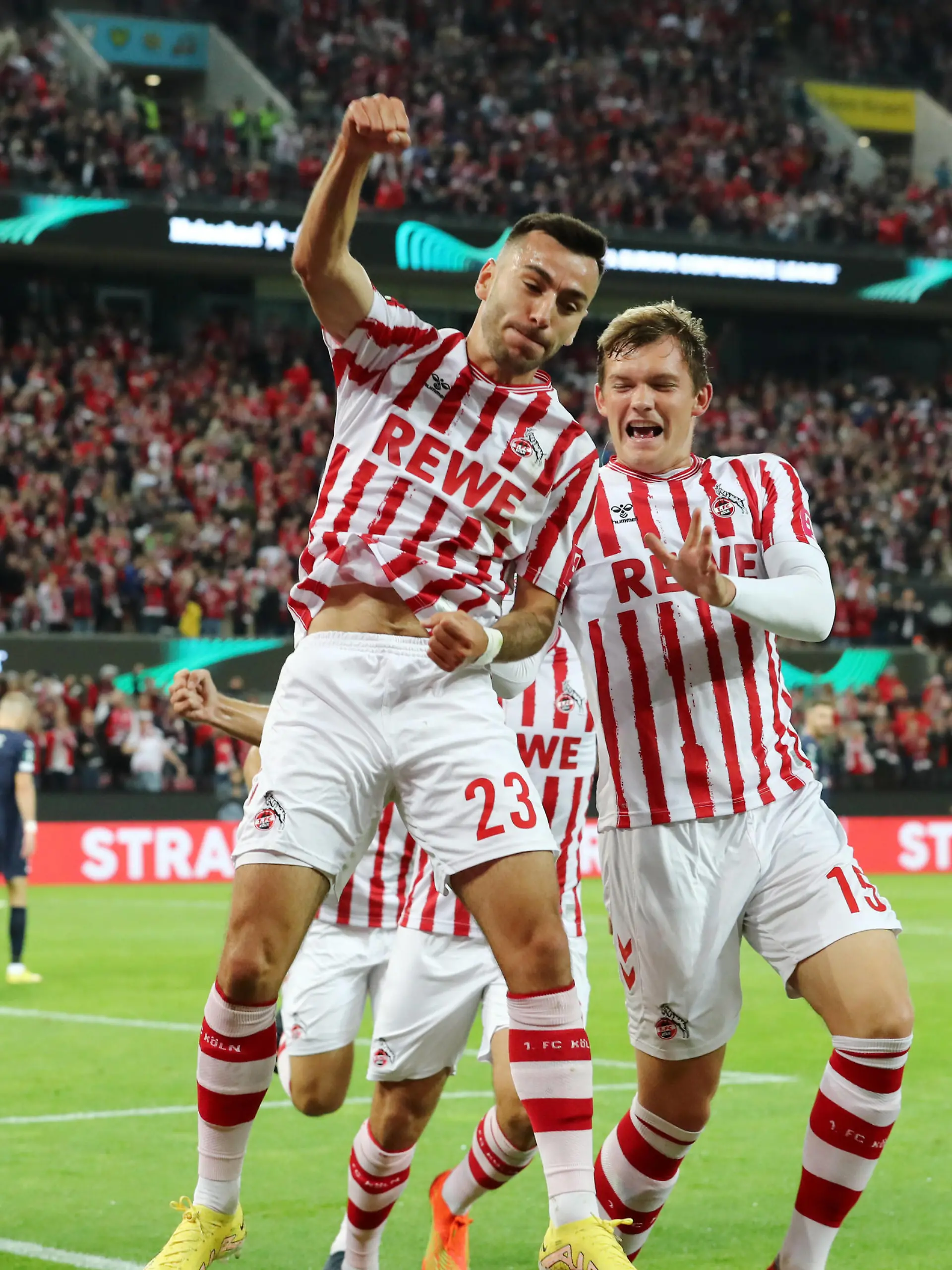 Fußball, ECL, 1. FC Köln - 1. FC Slovacko 1.FC Köln vs. 1. FC Slovacko, UEFA Europa Conference League, 15.09.2022, 21.00 Uhr, Jubel nach dem Tor zum 1:0 durch sargis Adamyan 1.FC Köln, rechts: Luca Kilian, Bild: *** Sport 1 FC Köln vs 1 FC Slovacko, UEFA Europa Conference League, 15 09 2022, 21 00, cheering after the goal to 1 0 by sargis Adamyan 1 FC Köln , right Luca Kilian, pic.