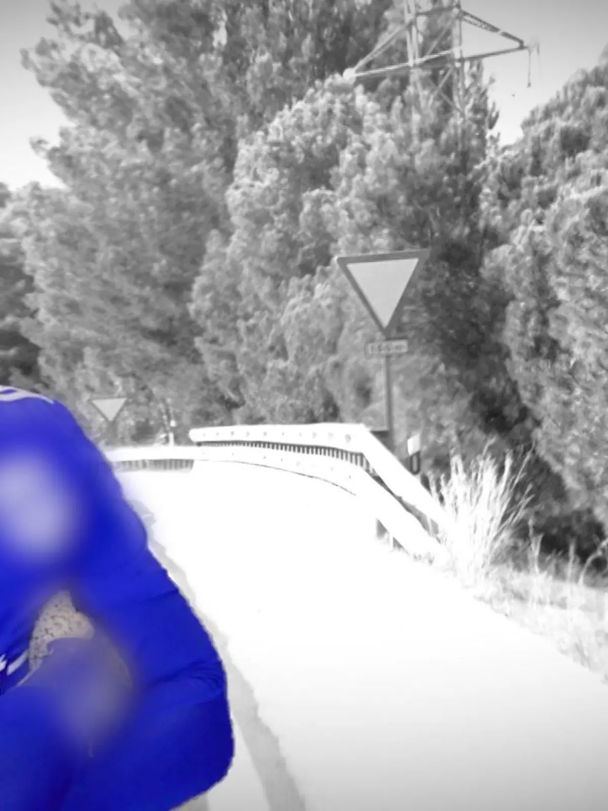 Warum liegt ein junger Mann (20) am Samstagabend in Nähe des Ballermanns auf Mallorca an einer unbeleuchteten Stelle auf einer Autobahn? Genau dieser Frage muss auch die Polizei nachgehen, denn der 20-Jährige wird kurze Zeit später von einem Auto übe