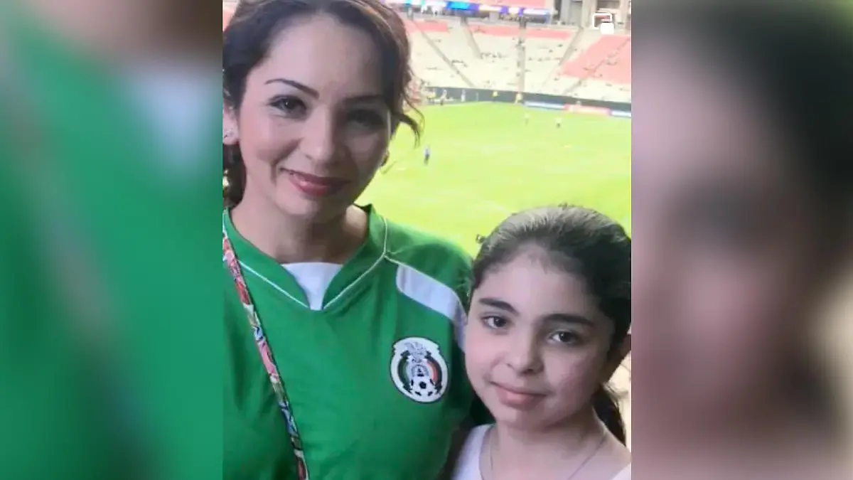 Alicia Navarro und ihre Mutter in einem glücklichen Moment, bevor das kleine Mädchen 2019 verschwindet.