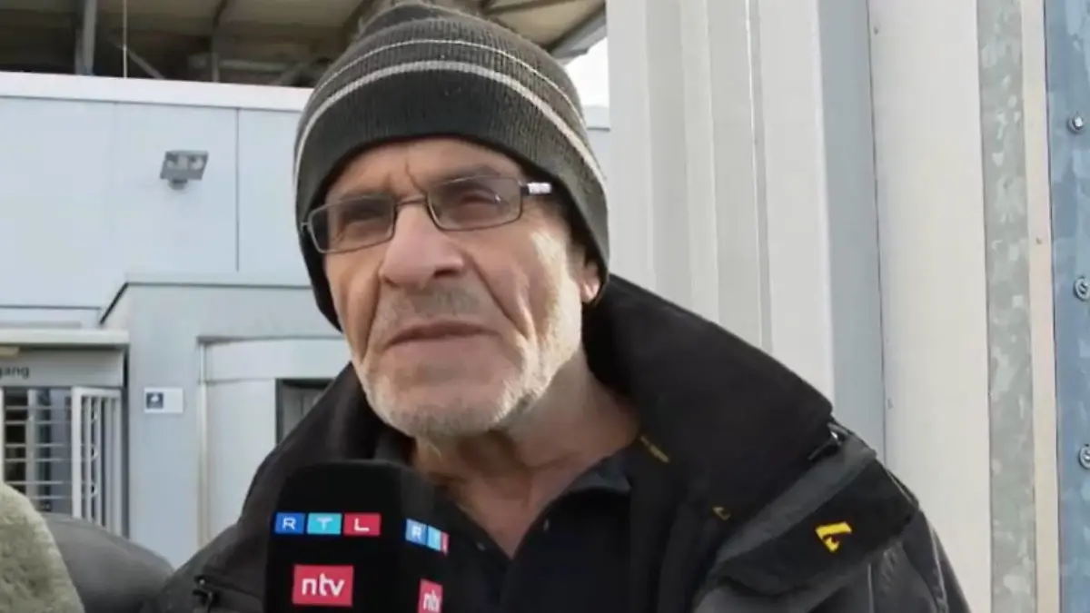 Ali D. besucht den Gerichtsprozess in Düsseldorf - und will verstehen, weshalb sein Sohn sterben musste.