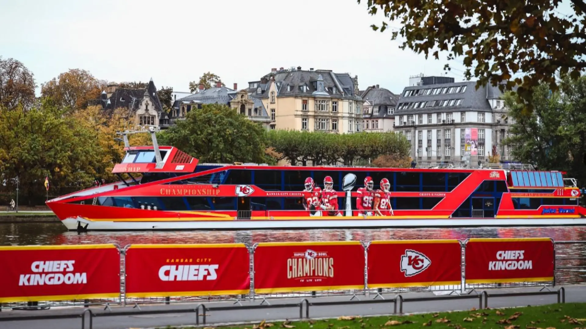 Das Champion-Ship der Chiefs schippert durch Frankfurt
