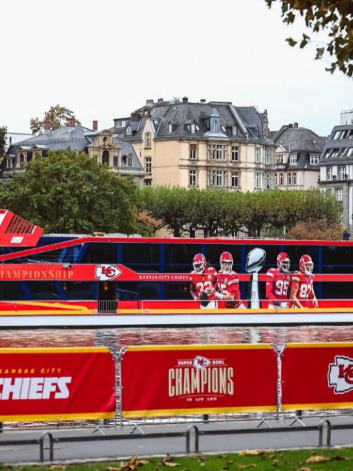 Das Champion-Ship der Chiefs schippert durch Frankfurt