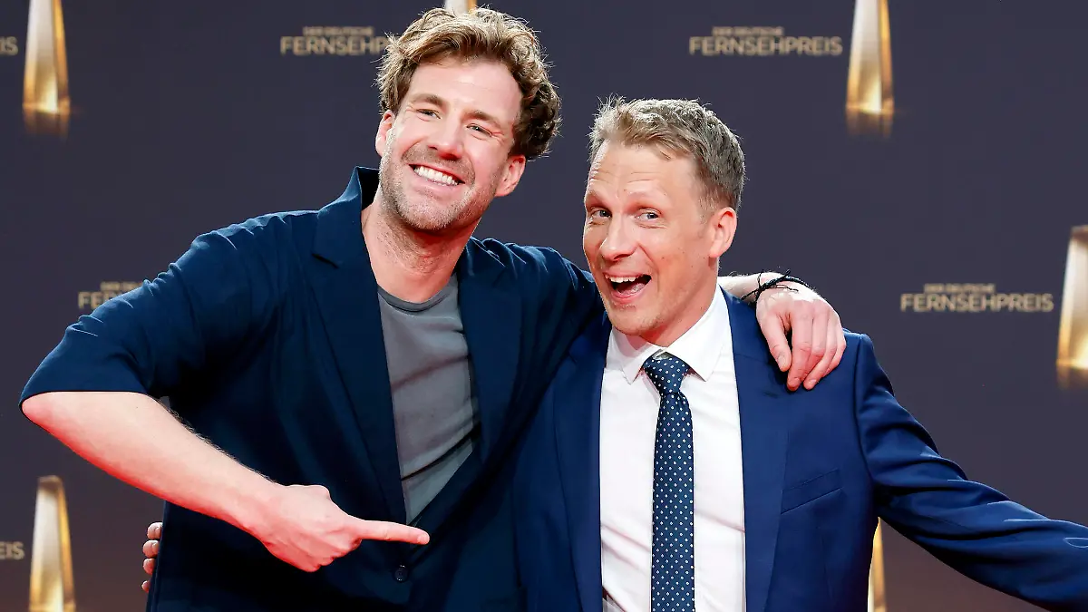 Komiker Luke Mockridge und Entertainer Oliver Pocher bei der Gala des Deutschen Fernsehpreis 2023 im Coloneum. Köln, 28.09.2023 NRW Deutschland *** Comedian Luke Mockridge and entertainer Oliver Pocher at the German Television Award 2023 gala at the Coloneum Cologne, 28 09 2023 NRW Germany Copyright: xChristophxHardtx