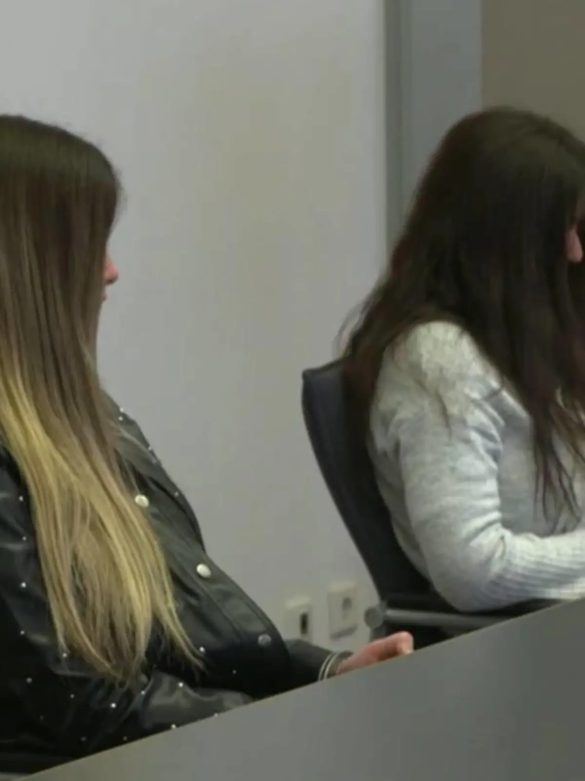 Petra F. und ihre Tochter Stefanie F. wurden vor Gericht wegen eines vorgetäuschten Überfalls auf einen Geldtransporter verurteilt - auch Karl B. erhielt eine Haftstrafe.