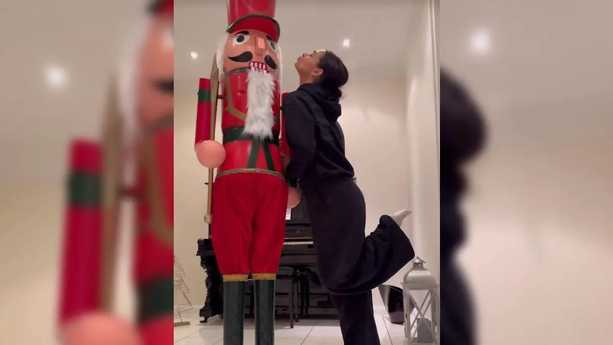 Amira Pocher schon jetzt im absoluten Weihnachtsfieber.