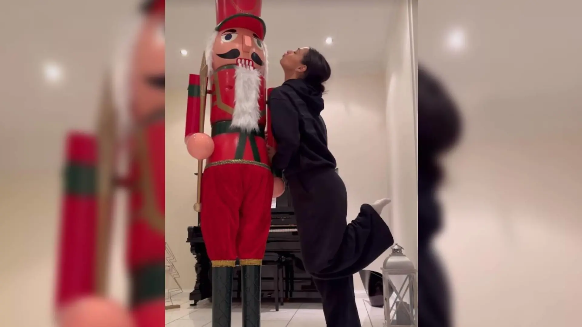 Amira Pocher schon jetzt im absoluten Weihnachtsfieber.