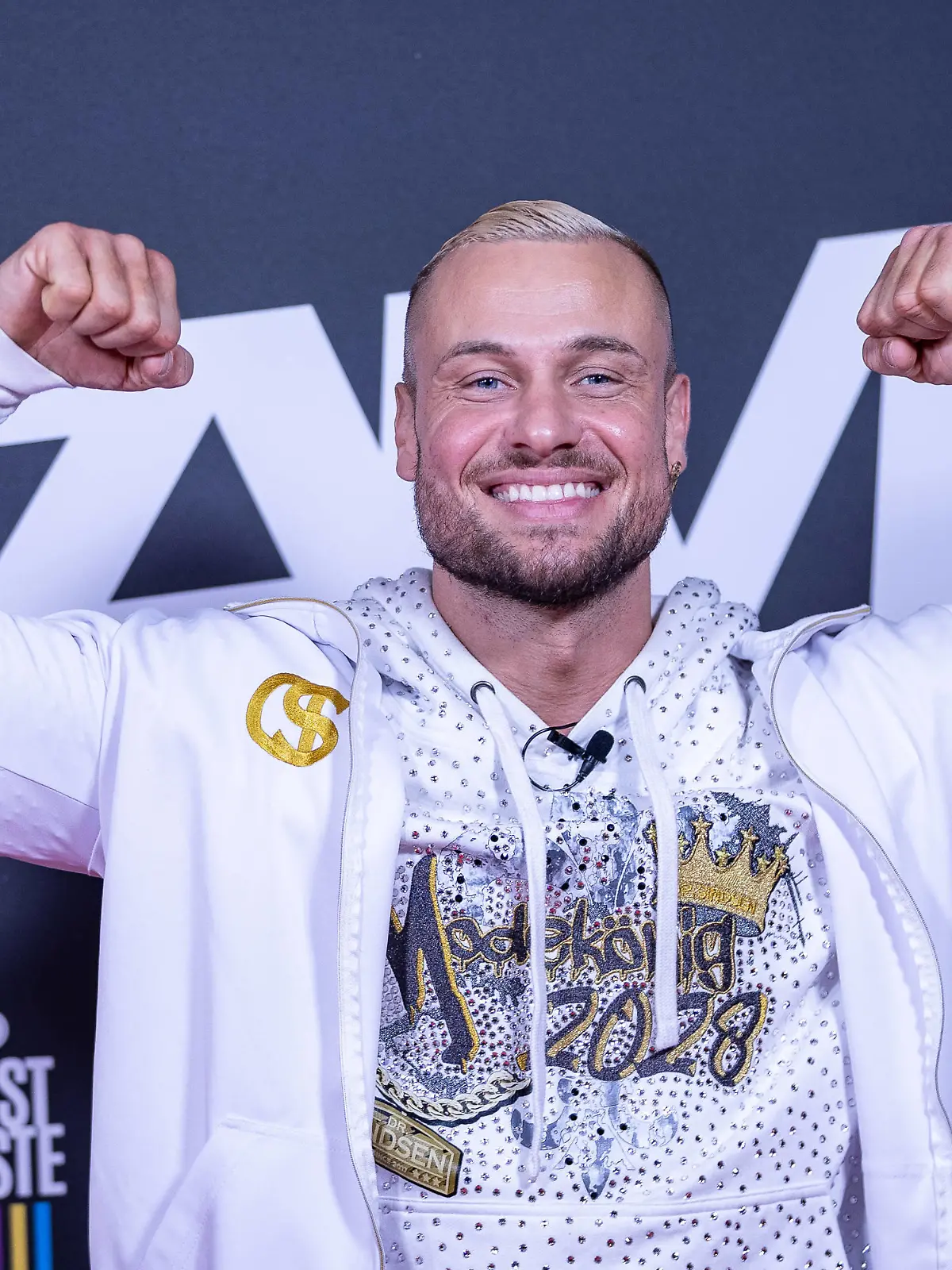 FAME FIGHTING 2023 - Boxevent mit Influencern und Reality-Stars Eric Sindermann post auf dem roten Teppich - Zahlreiche Reality-Stars und Influencer duellieren sich beim ersten Fame Fighting im Bonner Maritim Hotel im Ring. Vielen Kämpfen gingen offen ausgetragene Streitigkeiten voraus. Organisiert wird der Abend von Eugen Lopez. *** FAME FIGHTING 2023 Boxing event with influencers and reality stars Eric Sindermann post on the red carpet Numerous reality stars and influencers duel in the ring at the first Fame Fighting at the Maritim Hotel in Bonn Many fights were preceded by open disputes The evening is organized by Eugen Lopez Copyright: xBEAUTIFULxSPORTS/Derixx