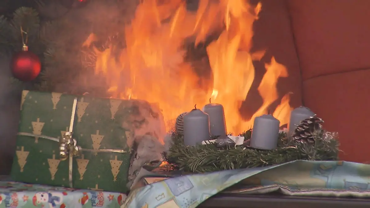 Brandgefahr durch Adventskerzen Verhaltenstipps im Brandfall