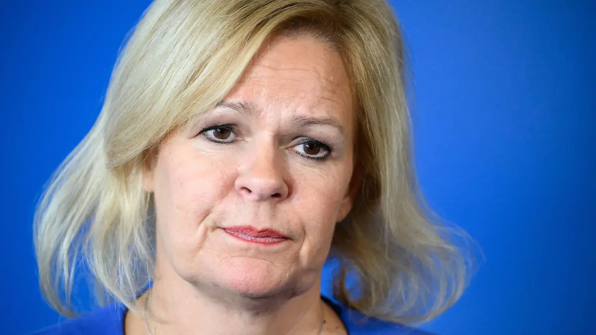 ARCHIV - 20.10.2022, Berlin: Nancy Faeser (SPD), Bundesministerin für Inneres und Heimat, gibt Gründung eines Trägervereins für eine Ansprechstelle für Safer Sport bekannt. (zu dpa: «BMI und Länder gründen Trägerverein für Anlaufstelle Safer Sport») Foto: Bernd von Jutrczenka/Deutsche Presse-Agentur GmbH/dpa +++ dpa-Bildfunk +++