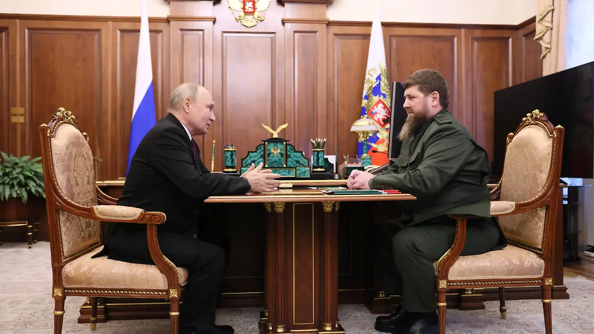 RUSSIA, MOSCOW - SEPTEMBER 28, 2023: Russias President Vladimir Putin (L) and Head of the Chechen Republic Ramzan Kadyrov during a meeting at the Moscow Kremlin. Mikhail Metzel/POOL/TASS / action press