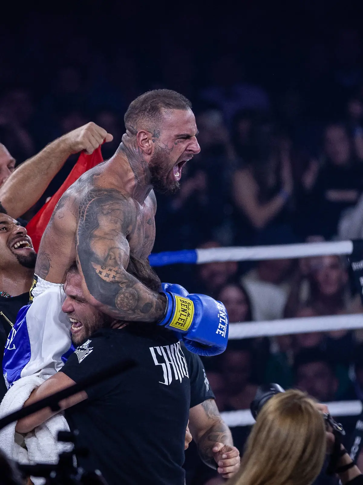FAME FIGHTING 2023 - Boxevent mit Influencern und Reality-Stars Diogo Sangre gewinnt den Hauptkampf des Abends gegen Aleksandar Aleks Petrovic - Zahlreiche Reality-Stars und Influencer duellieren sich beim ersten Fame Fighting im Bonner Maritim Hotel im Ring. Vielen Kämpfen gingen offen ausgetragene Streitigkeiten voraus. Organisiert wird der Abend von Eugen Lopez. Bonn Maritim Hotel NRW Deutschland *** FAME FIGHTING 2023 boxing event with influencers and reality stars Diogo Sangre wins the main fight of the evening against Aleksandar Aleks Petrovic Numerous reality stars and influencers duel in the ring at the first Fame Fighting at the Maritim Hotel in Bonn Many fights were preceded by open disputes The evening is organized by Eugen Lop Copyright: xBEAUTIFULxSPORTS/Derixx