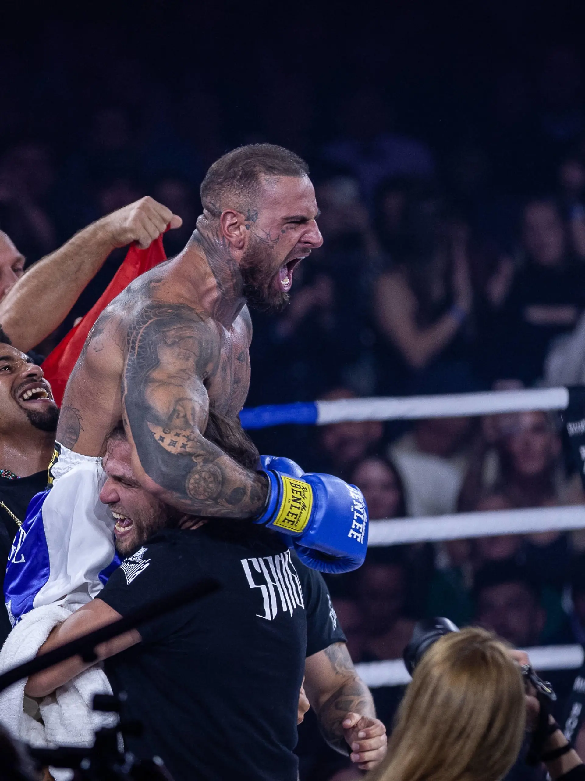 FAME FIGHTING 2023 - Boxevent mit Influencern und Reality-Stars Diogo Sangre gewinnt den Hauptkampf des Abends gegen Aleksandar Aleks Petrovic - Zahlreiche Reality-Stars und Influencer duellieren sich beim ersten Fame Fighting im Bonner Maritim Hotel im Ring. Vielen Kämpfen gingen offen ausgetragene Streitigkeiten voraus. Organisiert wird der Abend von Eugen Lopez. Bonn Maritim Hotel NRW Deutschland *** FAME FIGHTING 2023 boxing event with influencers and reality stars Diogo Sangre wins the main fight of the evening against Aleksandar Aleks Petrovic Numerous reality stars and influencers duel in the ring at the first Fame Fighting at the Maritim Hotel in Bonn Many fights were preceded by open disputes The evening is organized by Eugen Lop Copyright: xBEAUTIFULxSPORTS/Derixx