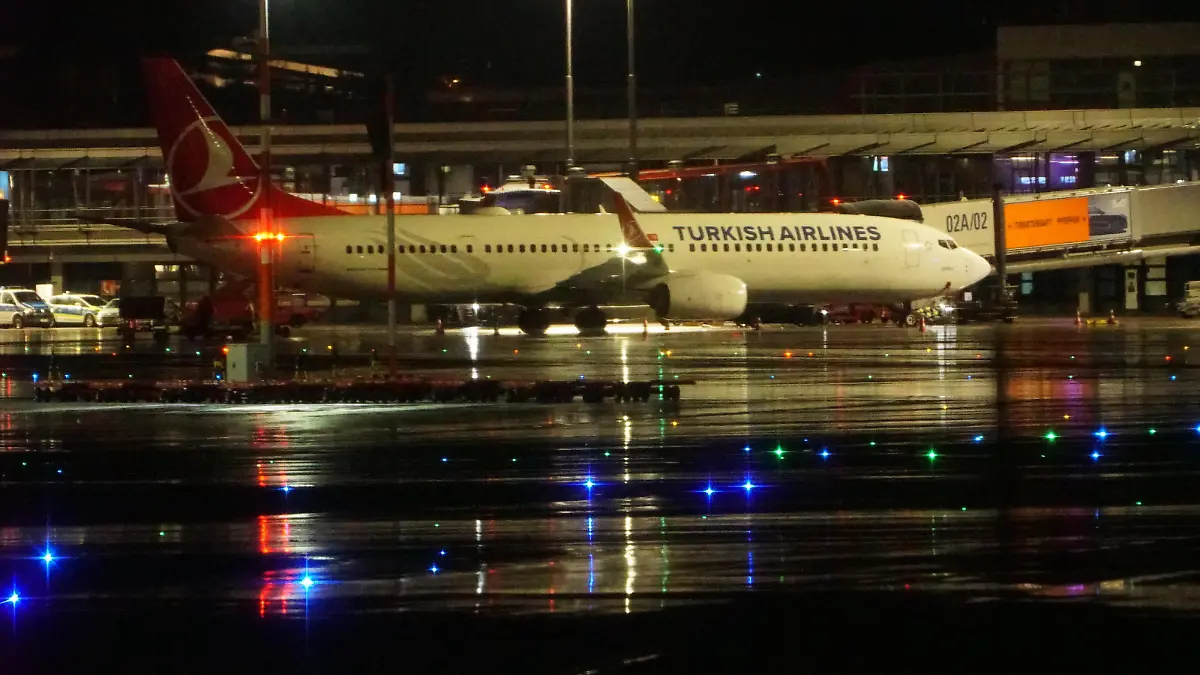 Nichts geht mehr: Geiselnahme am Hamburger Helmut Schmidt Flughafen

/ 051123

*** Hostage crisis at the Helmut Schmidt Airport, Hamburg, Germany - 05 Nov 2023 ***