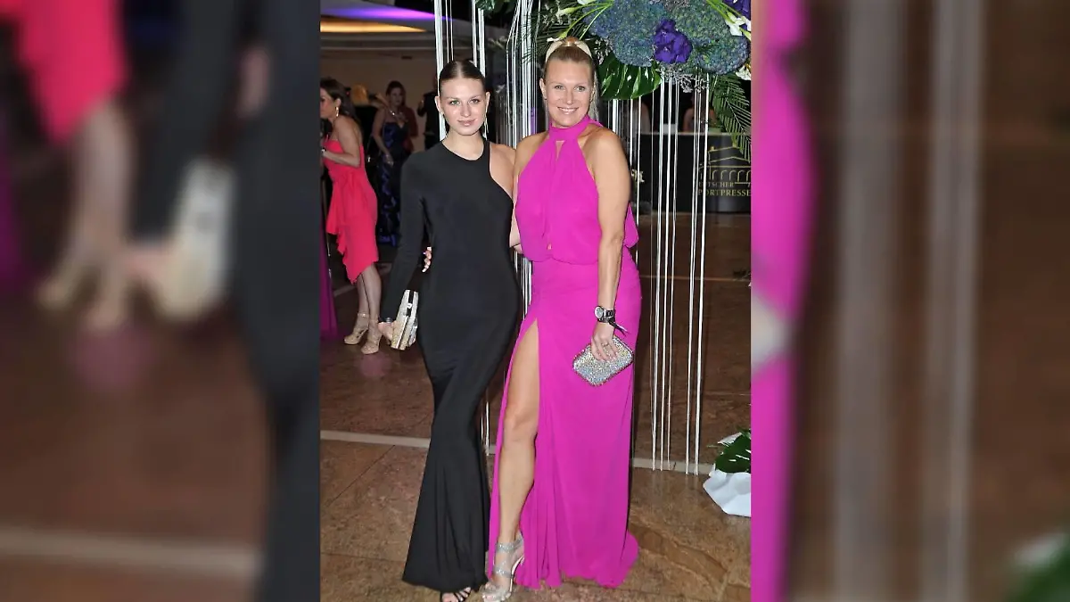 Magdalena Brzeska mit ihrer Tochter beim Sportpresseball 2023.