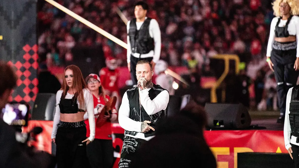 Halftime Showact Rapper Kontra K Miami Dolphins vs Kansas City Chiefs, American Football, NFL, American Football Herren, USA Week 9, Saison 2023, 05.11.2023 Miami Dolphins vs Kansas City Chiefs, American Football, NFL, Week 9, Saison 2023, 05.11.2023 Frankfurt *** Halftime Showact Rapper Kontra K Miami Dolphins vs Kansas City Chiefs, American Football, NFL, Week 9, Season 2023, 05 11 2023 Miami Dolphins vs Kansas City Chiefs, American Football, NFL, Week 9, Season 2023, 05 11 2023 Frankfurt Copyright: xEibner-Pressefoto/RogerxBuerkex EP_RBE