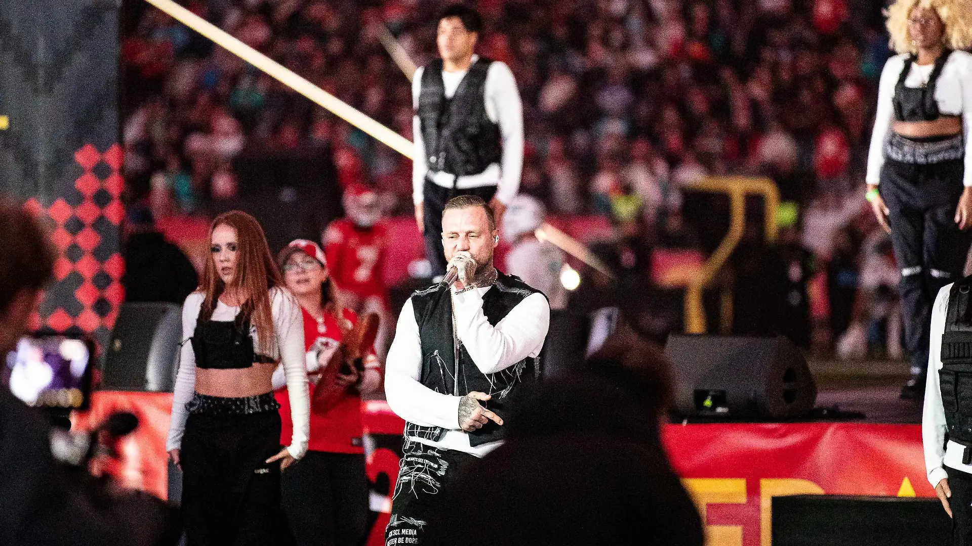 Halftime Showact Rapper Kontra K Miami Dolphins vs Kansas City Chiefs, American Football, NFL, American Football Herren, USA Week 9, Saison 2023, 05.11.2023 Miami Dolphins vs Kansas City Chiefs, American Football, NFL, Week 9, Saison 2023, 05.11.2023 Frankfurt *** Halftime Showact Rapper Kontra K Miami Dolphins vs Kansas City Chiefs, American Football, NFL, Week 9, Season 2023, 05 11 2023 Miami Dolphins vs Kansas City Chiefs, American Football, NFL, Week 9, Season 2023, 05 11 2023 Frankfurt Copyright: xEibner-Pressefoto/RogerxBuerkex EP_RBE