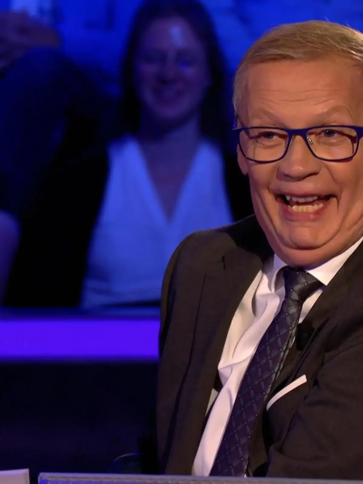 Günther Jauch lacht herzhaft