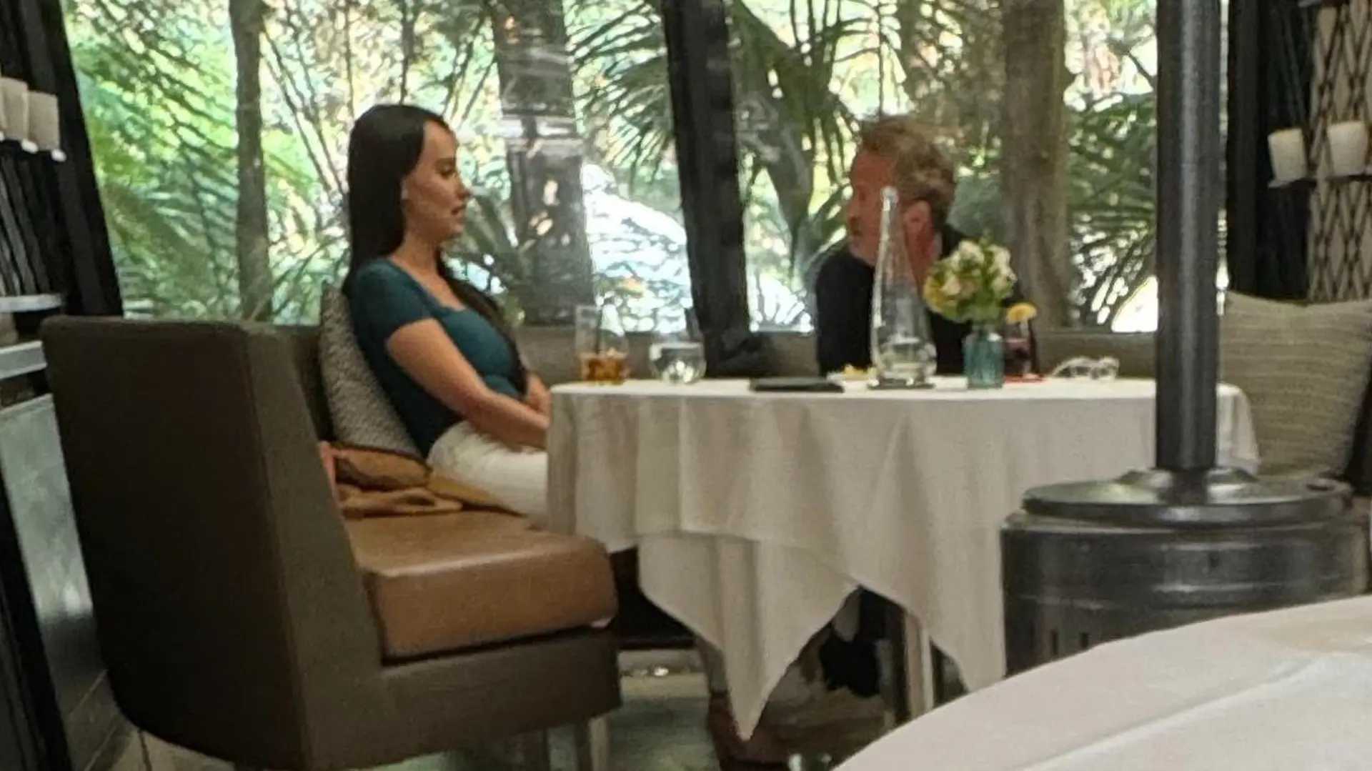 SONDERKONDITIONEN: MINDESTHONORAR: *EXCLUSIVE* Los Angeles, CA - Matthew Perry was out and about the day before he died -- doing lunch with a woman, and looked to be in good spirits .. true to what people close to him have told us about his final weeks.
TMZ obtained these photos of the "Friends" star dining out Friday afternoon at the Hotel Bel-Air .. where he shared a table with a mystery brunette.
Folks there say Matthew and his guest were seated at the table for over an hour and left together.
In the photos, Matthew is chatting her up and we're told the actor was so engaged in conversation with her, he barely touched his drink or food.
The photos were snapped Oct. 27 around 2:30 PM .. and, sadly, by the following afternoon, Matthew was dead. As we first reported, his assistant called 911 around 4 PM after finding the actor unresponsive in his hot tub.
As we first reported .. LAPD's Robbery Homicide Division is investigating the death, not because foul play is suspected, but because it's such a high-profile case.
People close to Matthew have told us "he was never happier" than he'd been recently -- full of energy, and ready to jump back into work .. having committed to act in a movie, and developing TV series ideas.
No word on who the woman in the photos is, but she might very well have been the last person to break bread with Matthew.
We discussed Matthew's legacy on the latest episode of Last Days, available on all podcast platforms.
**MANDATORY CREDIT: TMZ/BACKGRID**
Pictured: Matthew Perry
BACKGRID USA 31 OCTOBER 2023 
BYLINE MUST READ: TMZ / BACKGRID
**USA and Canada Clients Must Call for Rights**


