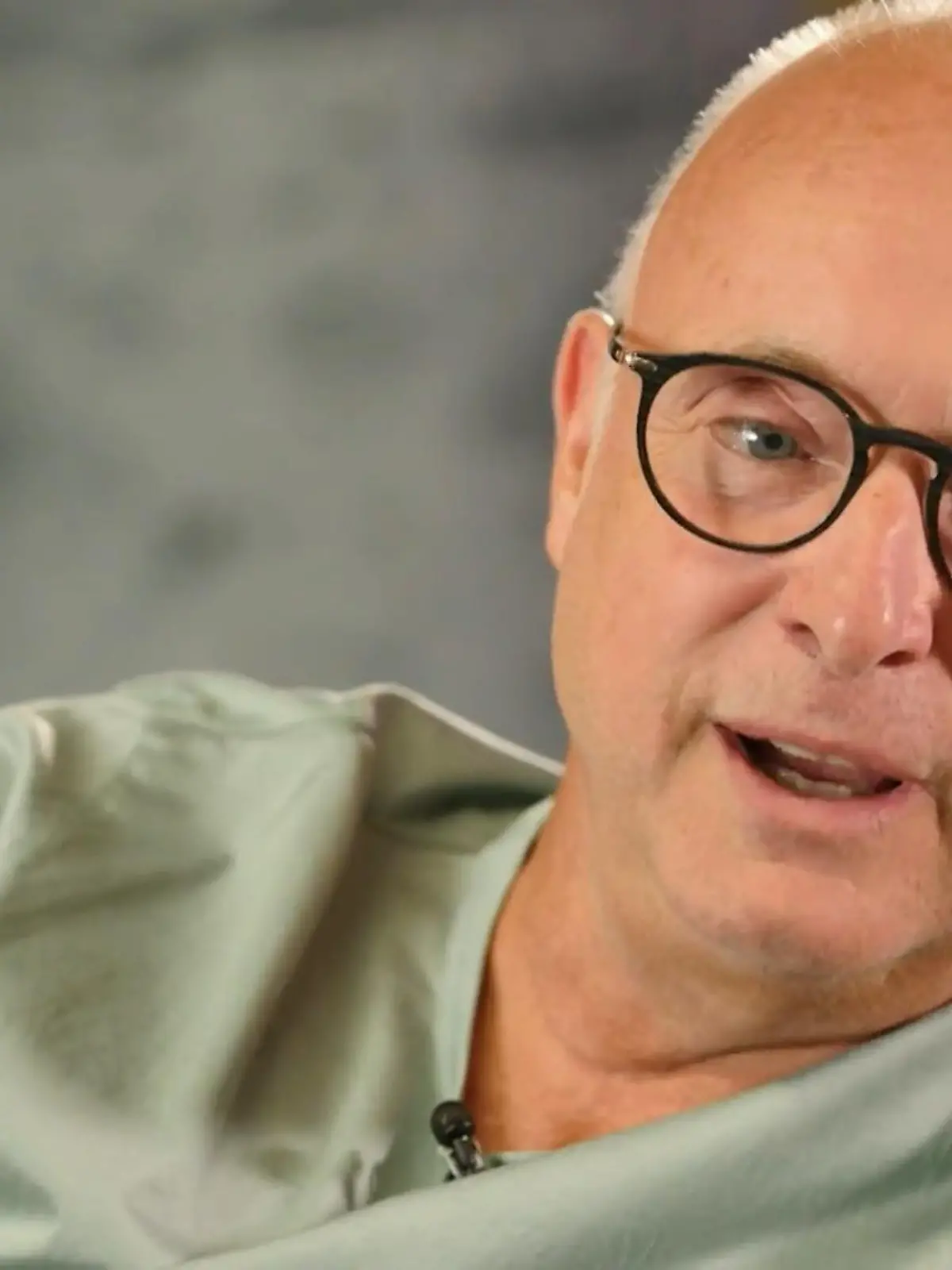 Ja, die zwei als Paar könnten sogar Taylor Swift (33) und Travis Kelce (33) Konkurrenz machen. 

Frank Buschmann wird vor allem wegen seiner offenen und ehrlichen Art geliebt. Kein Wunder also, dass er auch bei „Ein Promi ein Joker“ von und mit David Modjarad mit seinen Antworten hinterm Zaun hält. So verrät „Buschi“ in welches Supermodel er früher mal verliebt war und ob er sich jemals unters Messer legen würde. Alle Antworten – und wo der Kommentator seinen Joker zückt – sehen Sie oben im Video. 