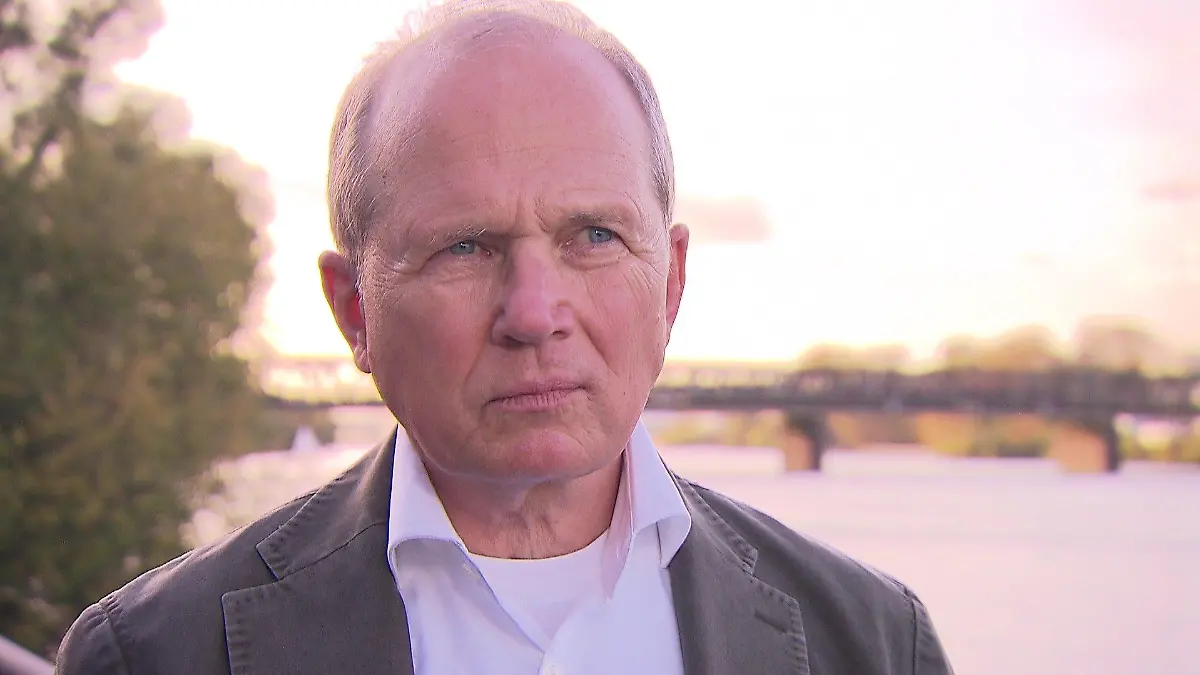 Ehemaliger Krebspatient Hans-Otto im RTL-Interview in Frankfurt.