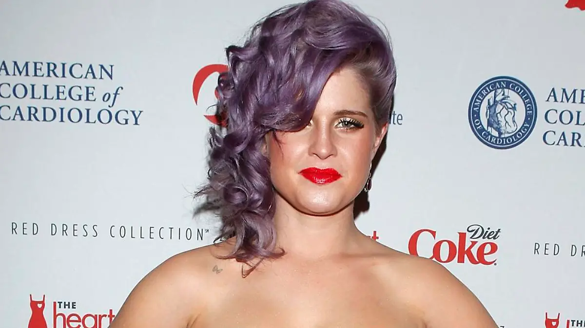TV personality Kelly Osbourne arrives before the The Heart Truth's Red Dress Collection fashion show in New York, February 6, 2013. REUTERS/Carlo Allegri (UNITED STATES - Tags: ENTERTAINMENT FASHION)