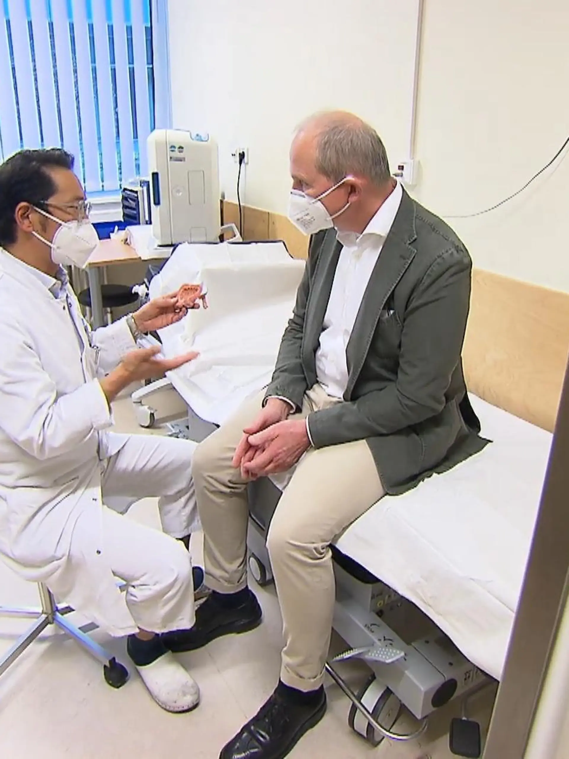 Hans-Otto ist einer von vier Brüdern. Einer von vier Brüdern mit der Diagnose Krebs. Alle vier sind heute wieder gesund. Vielleicht hatten sie Glück, aber er nennt es lieber Schicksal, denn ihr Prostatakrebs wurde im Frühstadium entdeckt. Früh genug, um nicht lebensgefährlich zu erkranken und der erfolgreichen Behandlung eine realistische Chance zu geben. Gestern hatten die Brüder den Mut ihre Geschichte im Zuge des „Movembers“ zu erzählen.