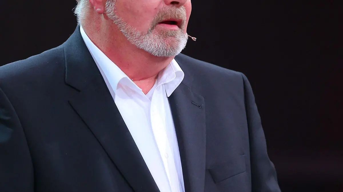 Zum Thema Kultshows bei RTL moderiert Harry Wijnvoord im Studio noch einmal den Klassiker "Der Preis ist heiß".