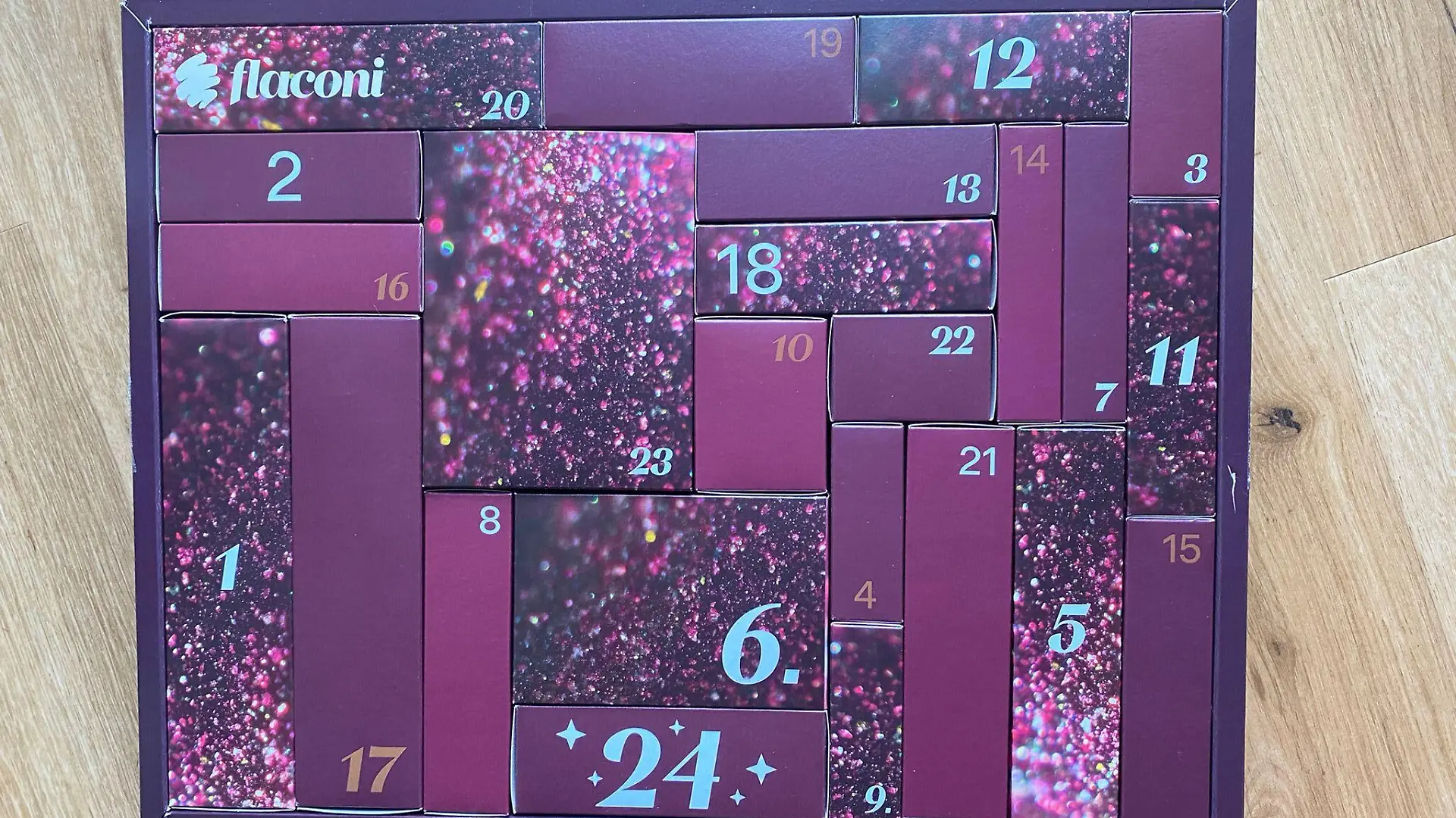 Der Flaconi-Adventskalender enthält viele Beauty-Überraschungen.