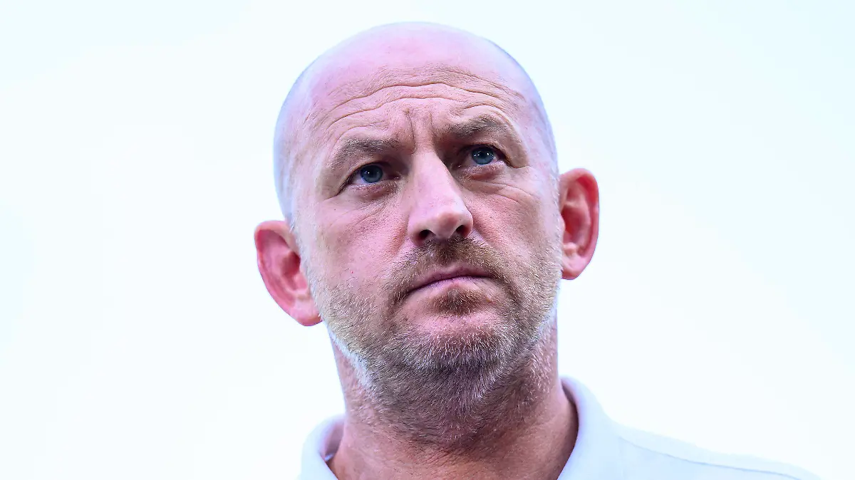 ARCHIV - 14.08.2023, Saarland, Homburg: Fußball: DFB-Pokal, FC Homburg - Darmstadt 98, 1. Runde, Waldstadion. Darmstadts Trainer Torsten Lieberknecht nimmt eine Auszeit. (zu dpa: «Familiäre Gründe: Darmstadt vorerst ohne Trainer Lieberknecht») Foto: Tom Weller/dpa - WICHTIGER HINWEIS: Gemäß den Vorgaben der DFL Deutsche Fußball Liga bzw. des DFB Deutscher Fußball-Bund ist es untersagt, in dem Stadion und/oder vom Spiel angefertigte Fotoaufnahmen in Form von Sequenzbildern und/oder videoähnlichen Fotostrecken zu verwerten bzw. verwerten zu lassen. +++ dpa-Bildfunk +++