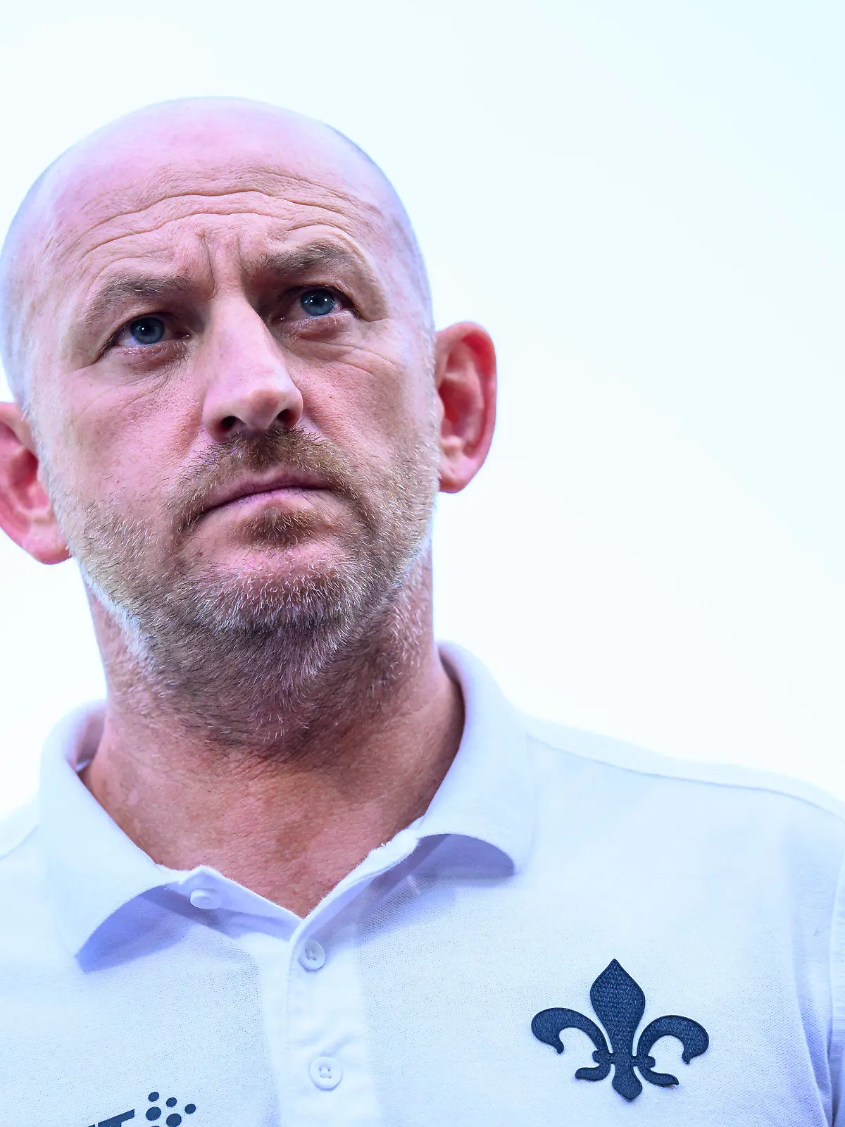 ARCHIV - 14.08.2023, Saarland, Homburg: Fußball: DFB-Pokal, FC Homburg - Darmstadt 98, 1. Runde, Waldstadion. Darmstadts Trainer Torsten Lieberknecht nimmt eine Auszeit. (zu dpa: «Familiäre Gründe: Darmstadt vorerst ohne Trainer Lieberknecht») Foto: Tom Weller/dpa - WICHTIGER HINWEIS: Gemäß den Vorgaben der DFL Deutsche Fußball Liga bzw. des DFB Deutscher Fußball-Bund ist es untersagt, in dem Stadion und/oder vom Spiel angefertigte Fotoaufnahmen in Form von Sequenzbildern und/oder videoähnlichen Fotostrecken zu verwerten bzw. verwerten zu lassen. +++ dpa-Bildfunk +++