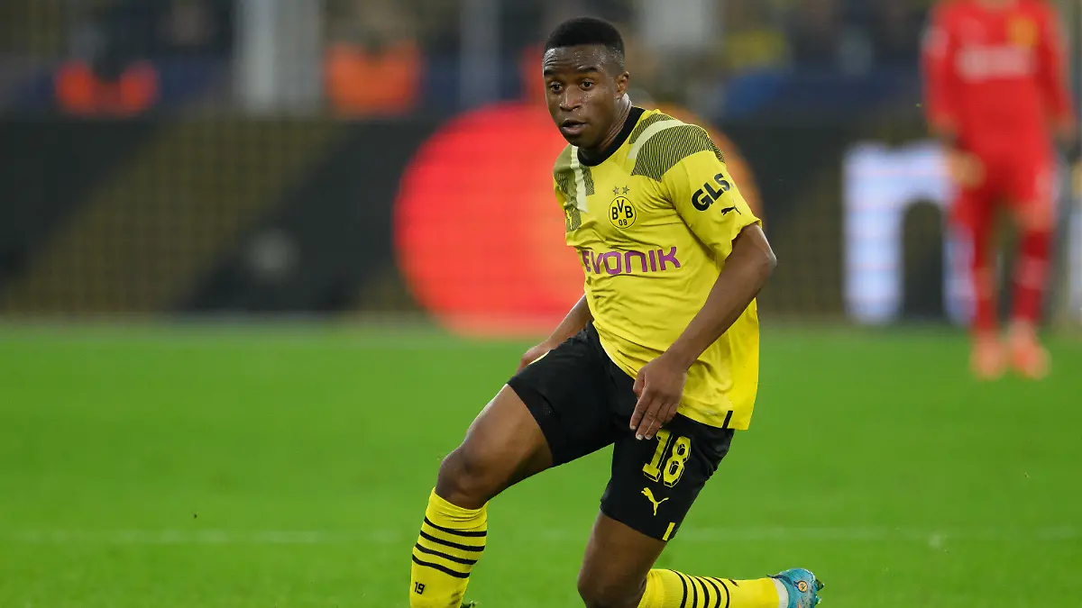 DORTMUND, GERMANY - OCTOBER 25: Youssoufa Moukoko of Borussia Dortmund controls the ball during the UEFA Champions League group G match between Borussia Dortmund and Manchester City at Signal Iduna Park on October 25, 2022 in Dortmund, Germany. (Photo by Matthias Hangst/Getty Images)