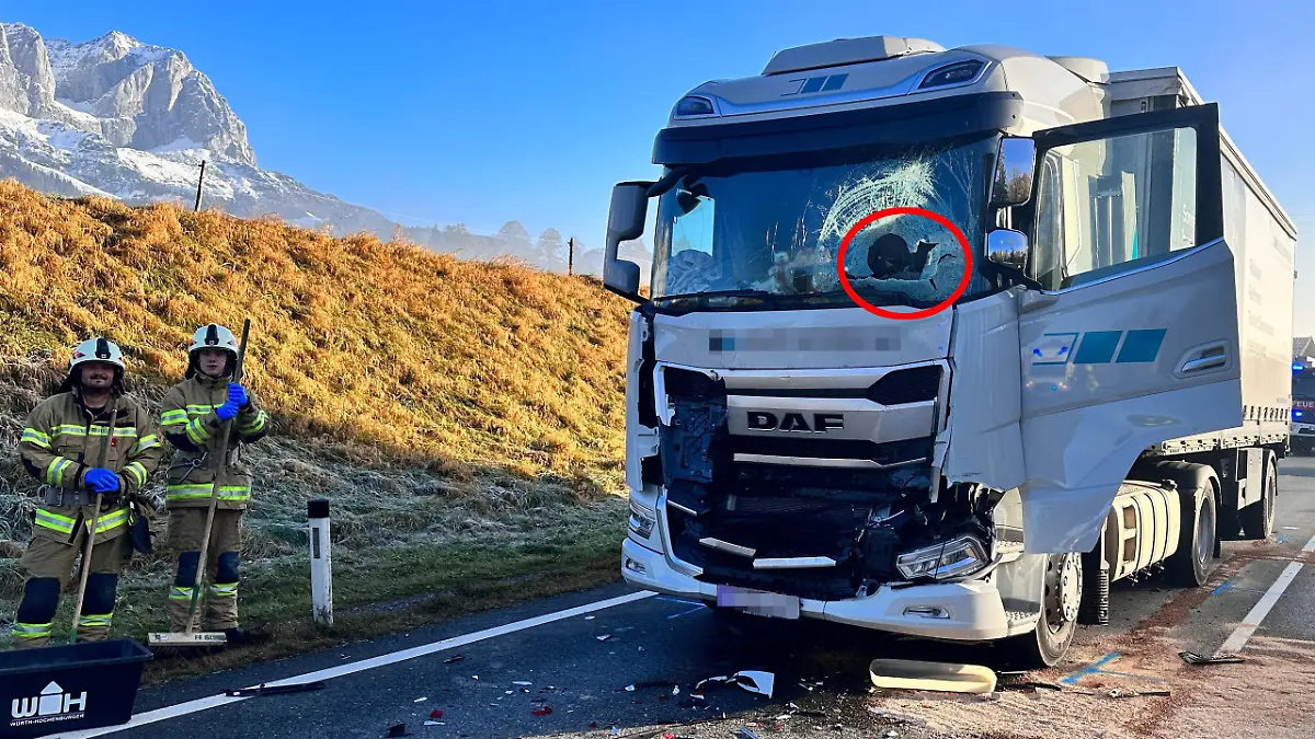 Going am Wilden Kaiser-Schwerer Auffahrunfall auf der Loferer Bundesstraße -Fotocredit: ZOOM.TIROL
