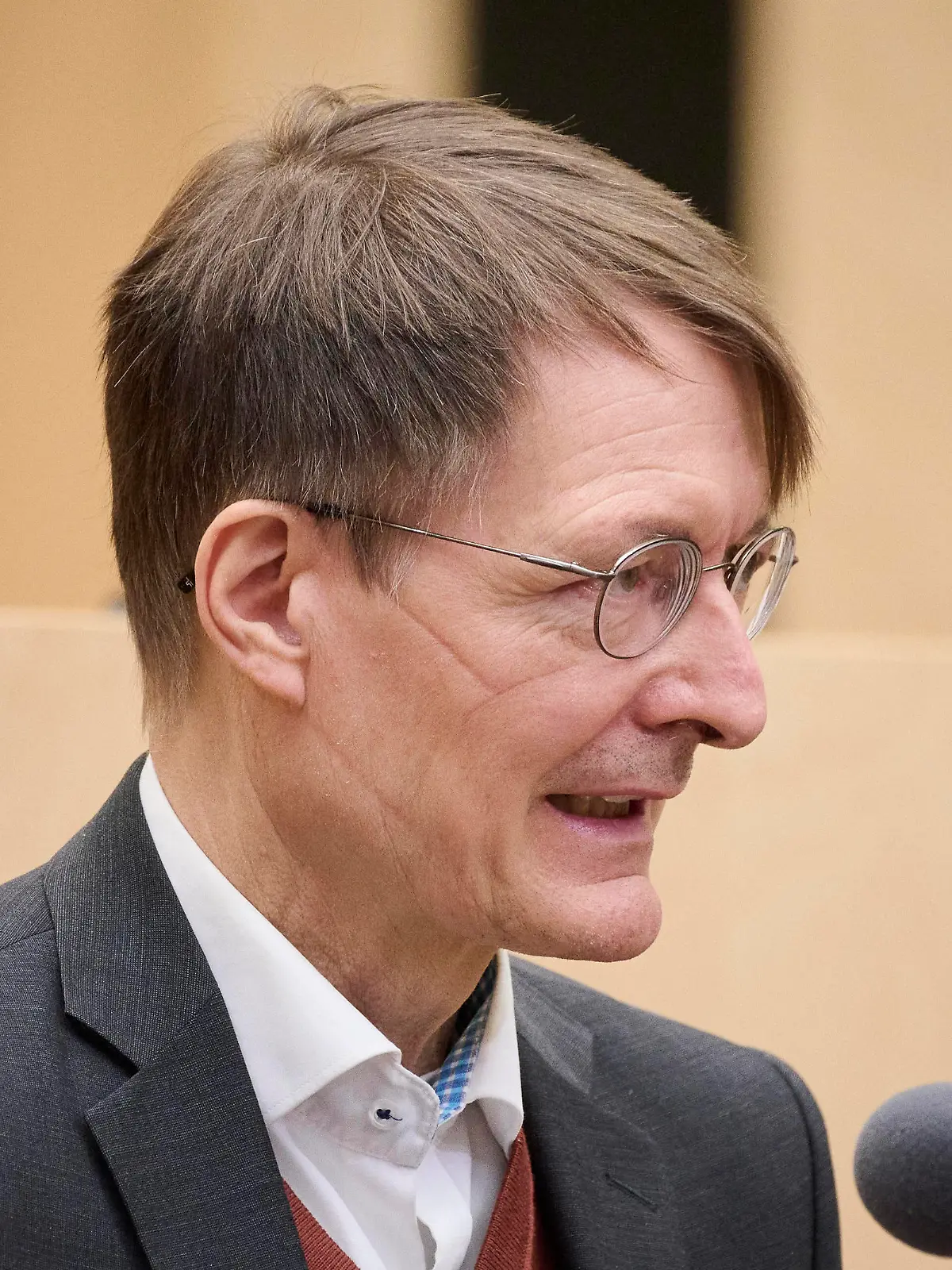  Sitzung des Bundesrates in Berlin Karl Lauterbach Bundesminister für Gesundheit, SPD während der Sitzung des Bundesrates am 28.10.2022 in Berlin. Berlin Bundesrat Berlin Deutschland *** Meeting of the Bundesrat in Berlin Karl Lauterbach Federal Minister for Health, SPD during the meeting of the Bundesrat on 28 10 2022 in Berlin Berlin Bundesrat Berlin Germany